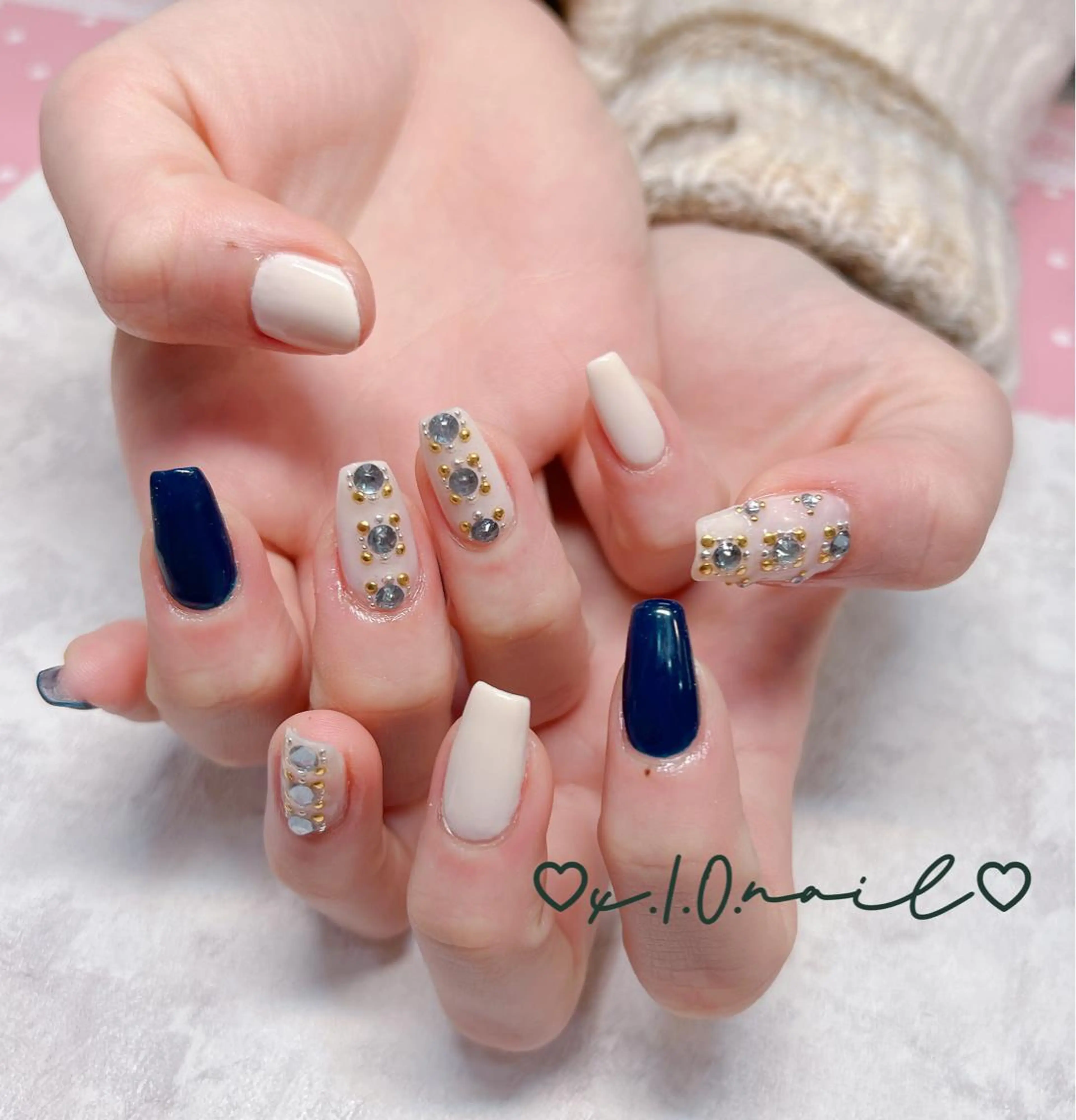 ネイル アニマル柄 アートネイル ニュアンスネイル ストーンネイル ネイルチップ ハンドネイル x.1.0.nail ♡Cのネイルデザイン