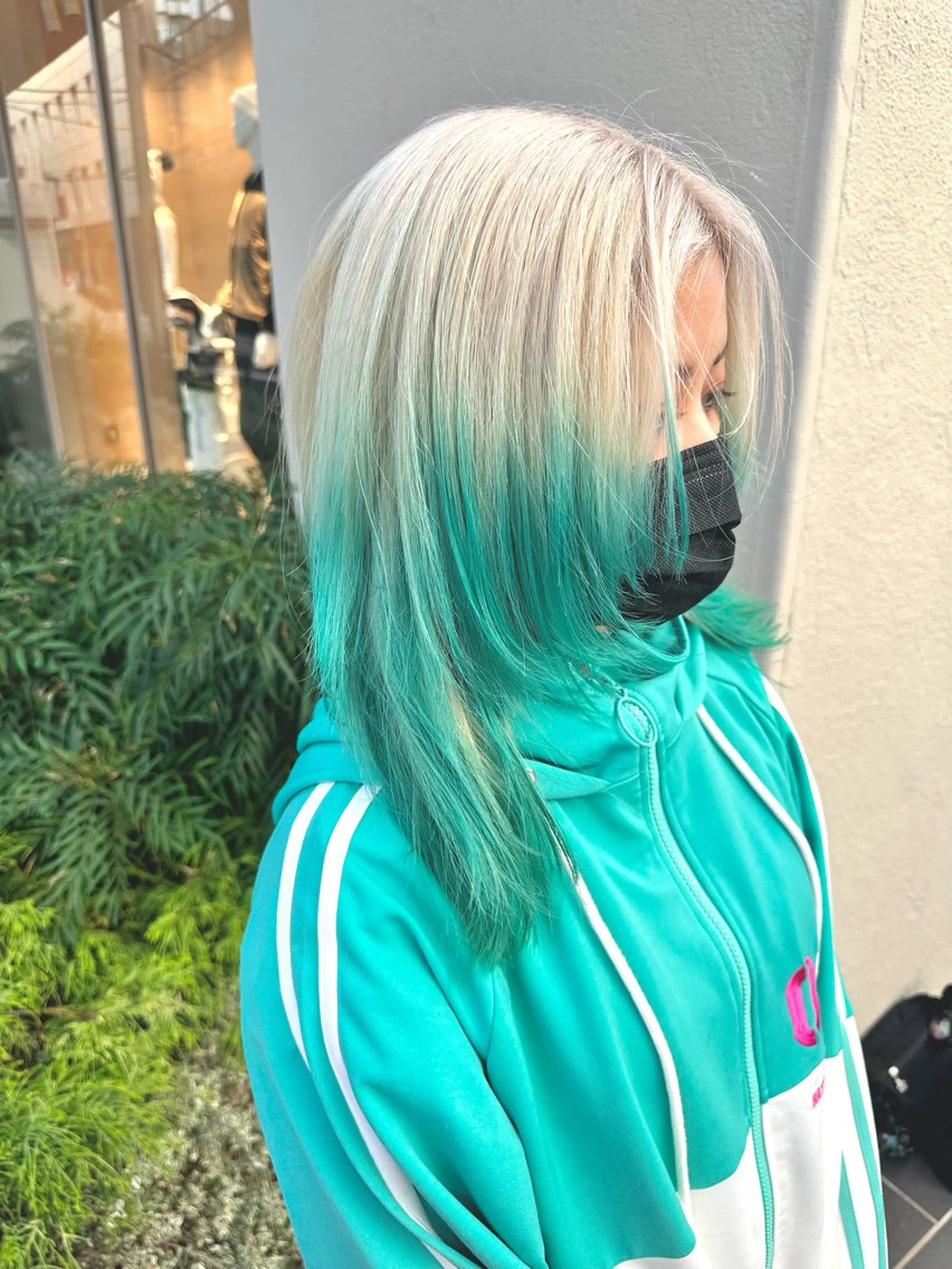 セミロング カラー ウルフとハイトーン みっちー✂️のヘアスタイル