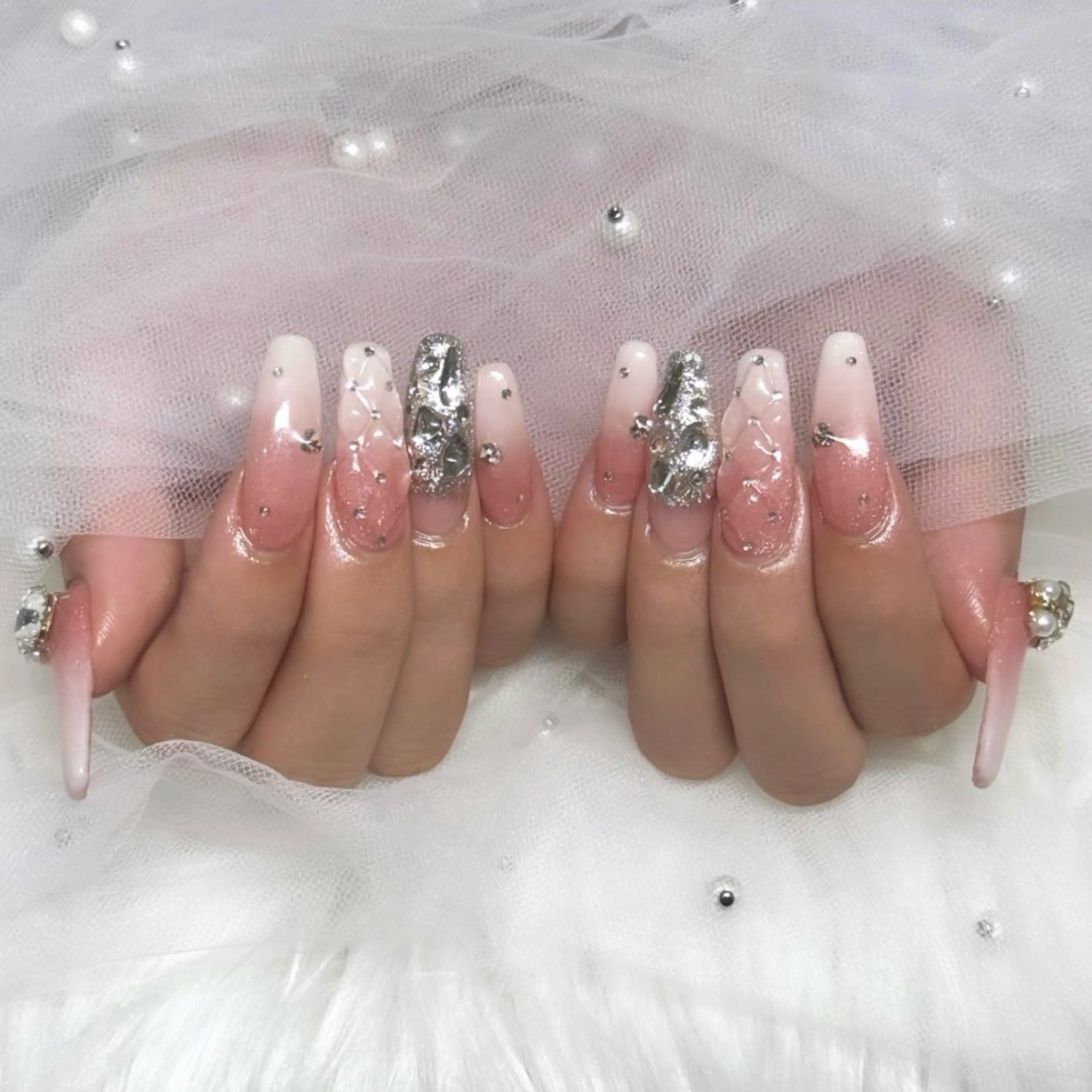 ネイル 𝘉𝘢𝘣𝘦𝘭 𝘜𝘮𝘪のネイルデザイン