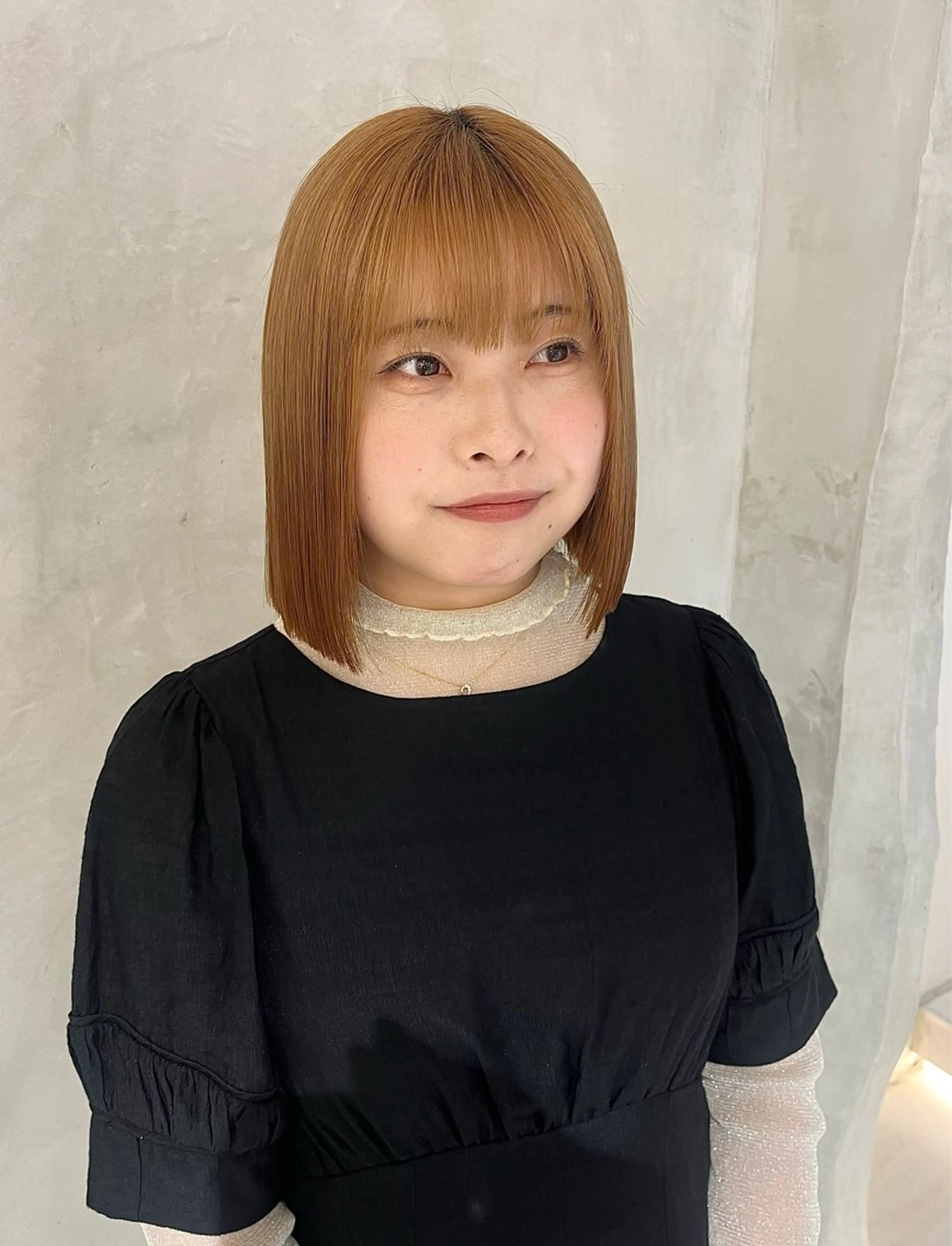 ミディアム カット effect横浜所属・切りっぱなしボブ/ 艶カラー/綾莉のヘアスタイル