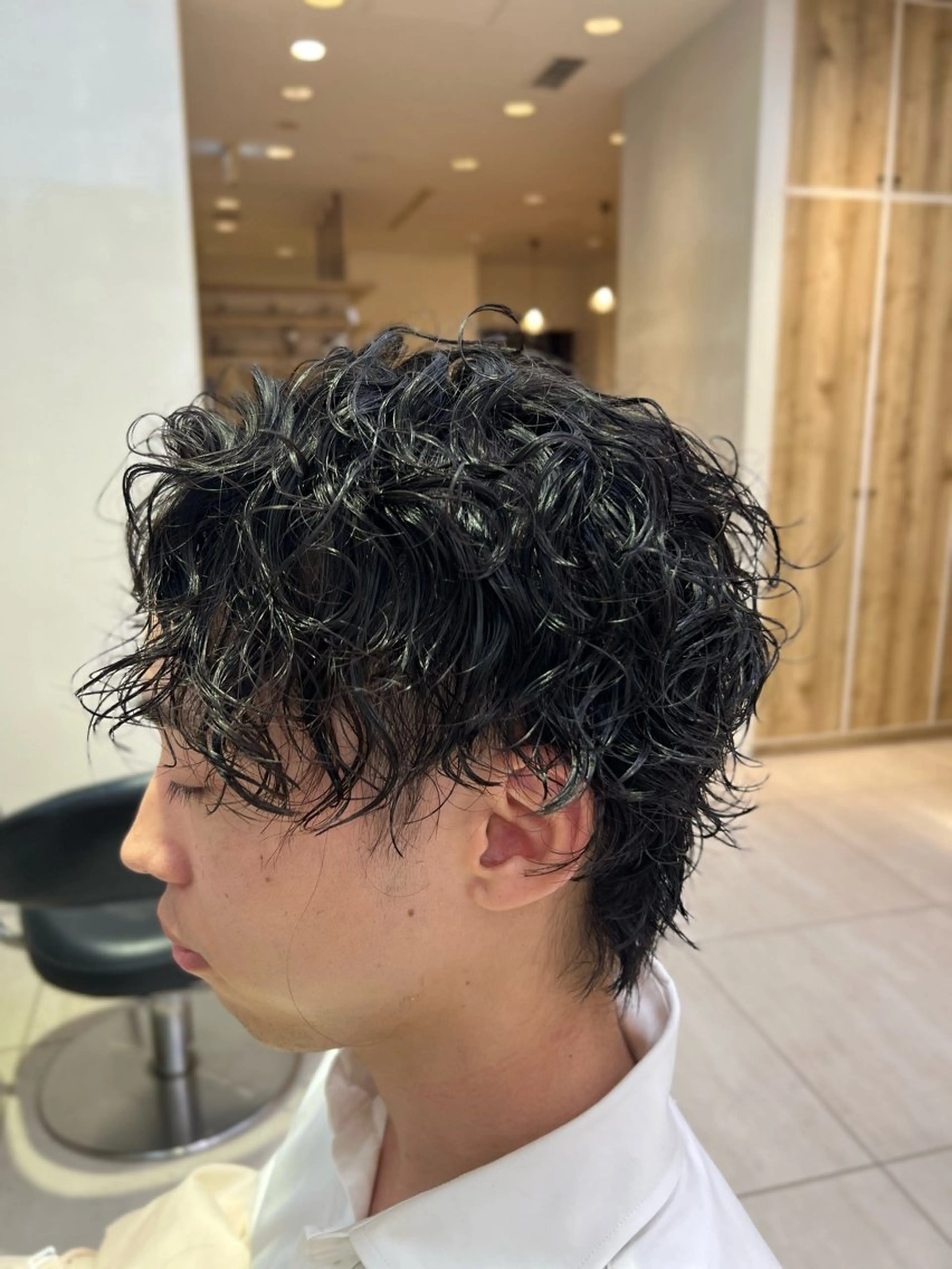 ミディアム パーマ メンズ ミディアムパーマ メンズパーマ カット パーマ メンズパーマ 岩成健志郎のヘアスタイル