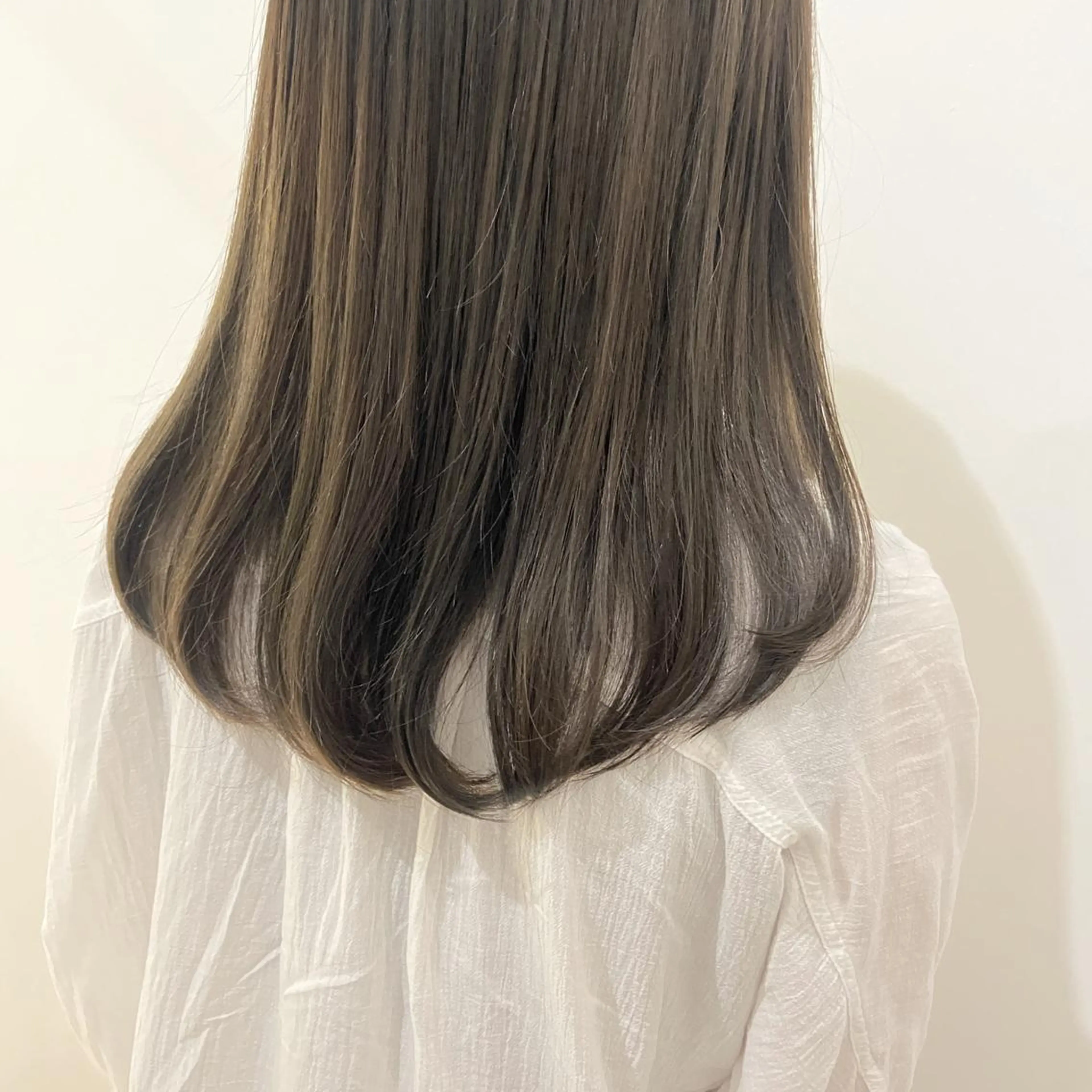 セミロング カラー ベージュカラー オリーブベージュ カット ヘアカラー 🫧 nanaco🫧のヘアスタイル