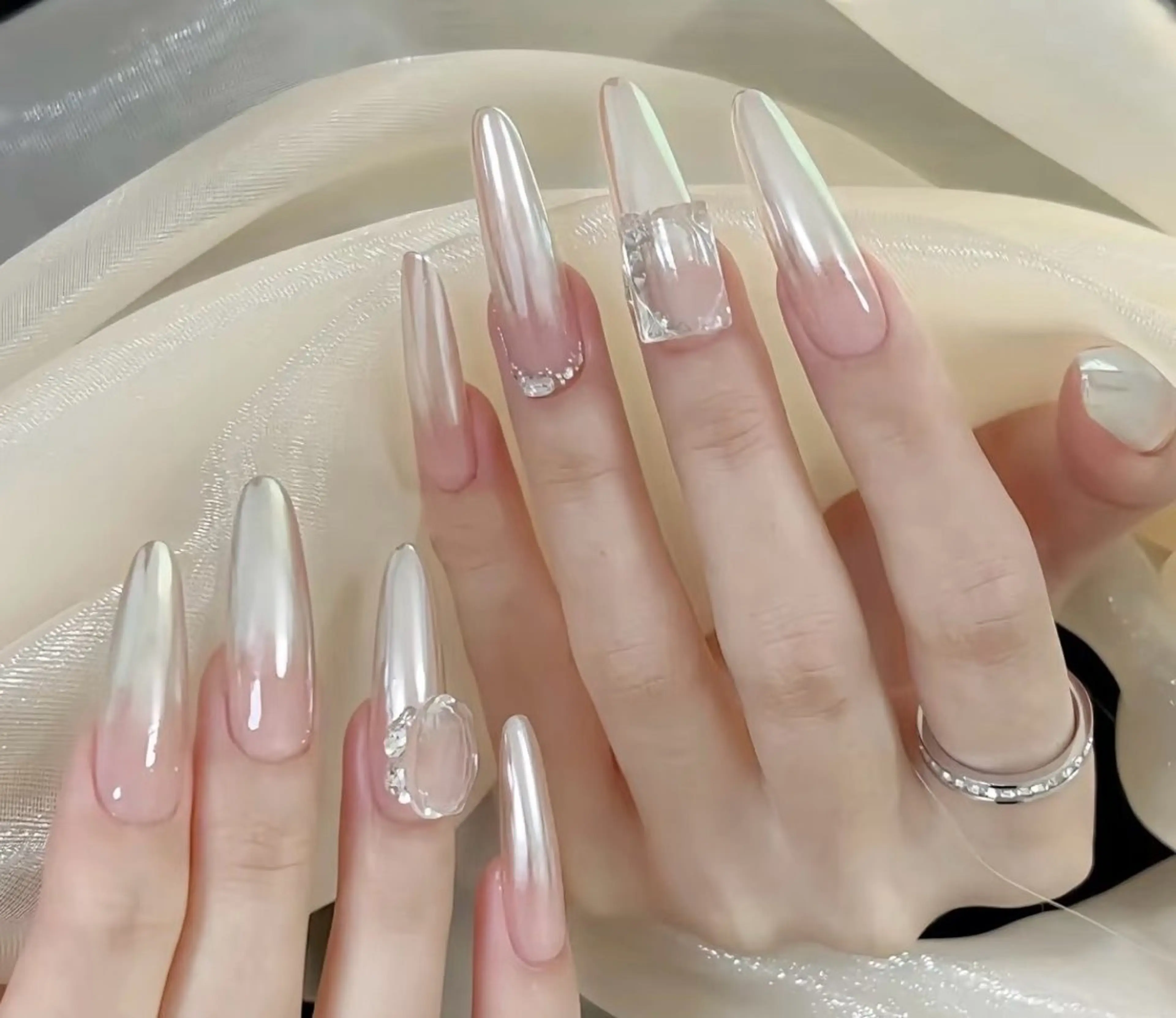 ネイル 高木 維麗絲のネイルデザイン