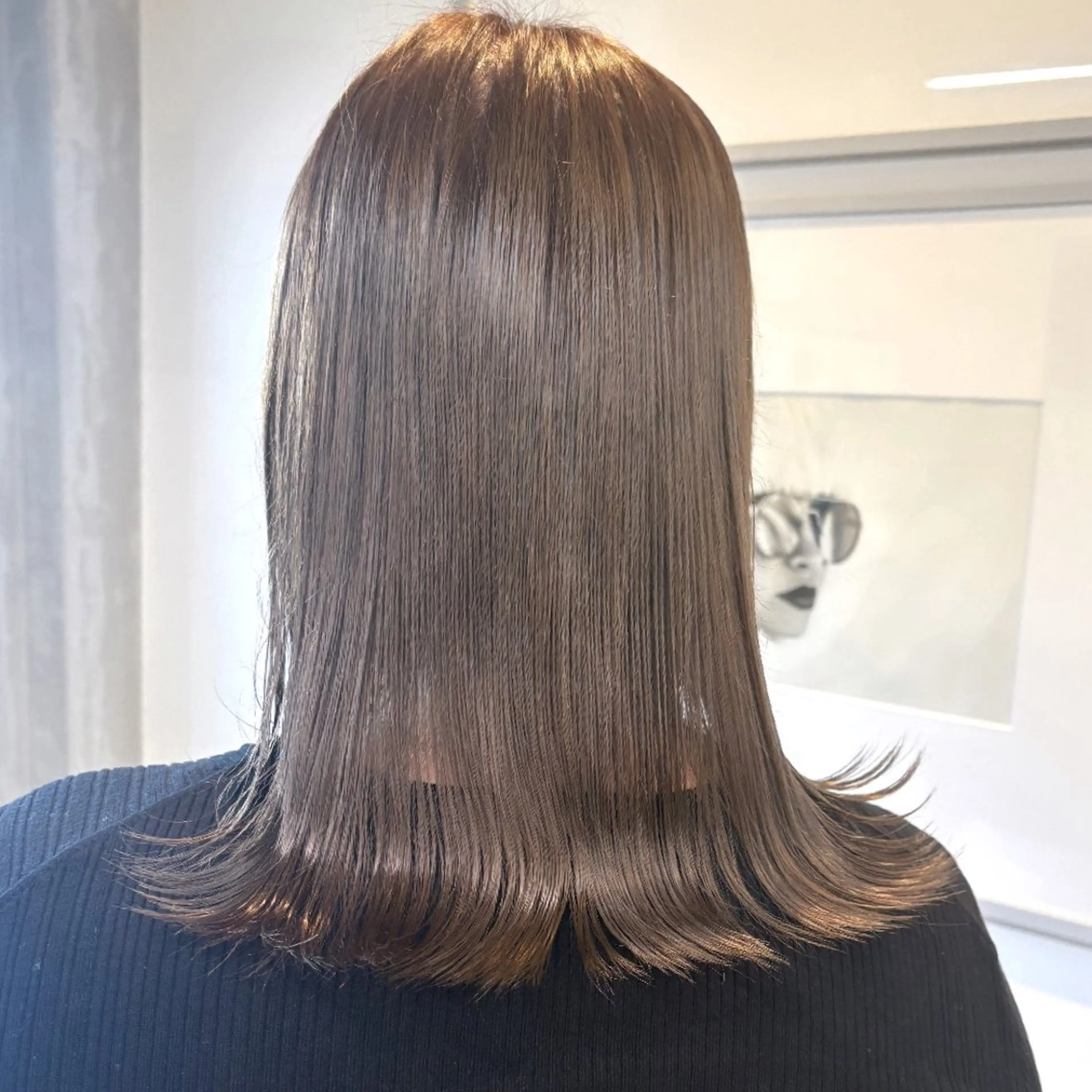 ミディアム カラー ベージュカラー ブリーチ 透明感カラー グレージュ ブリーチなしカラー ヘアカラー トリートメント ヘッドスパ ヘアセット カジュアルを女っぽく 𝗮𝘆𝗮𝗰𝗼のヘアスタイル