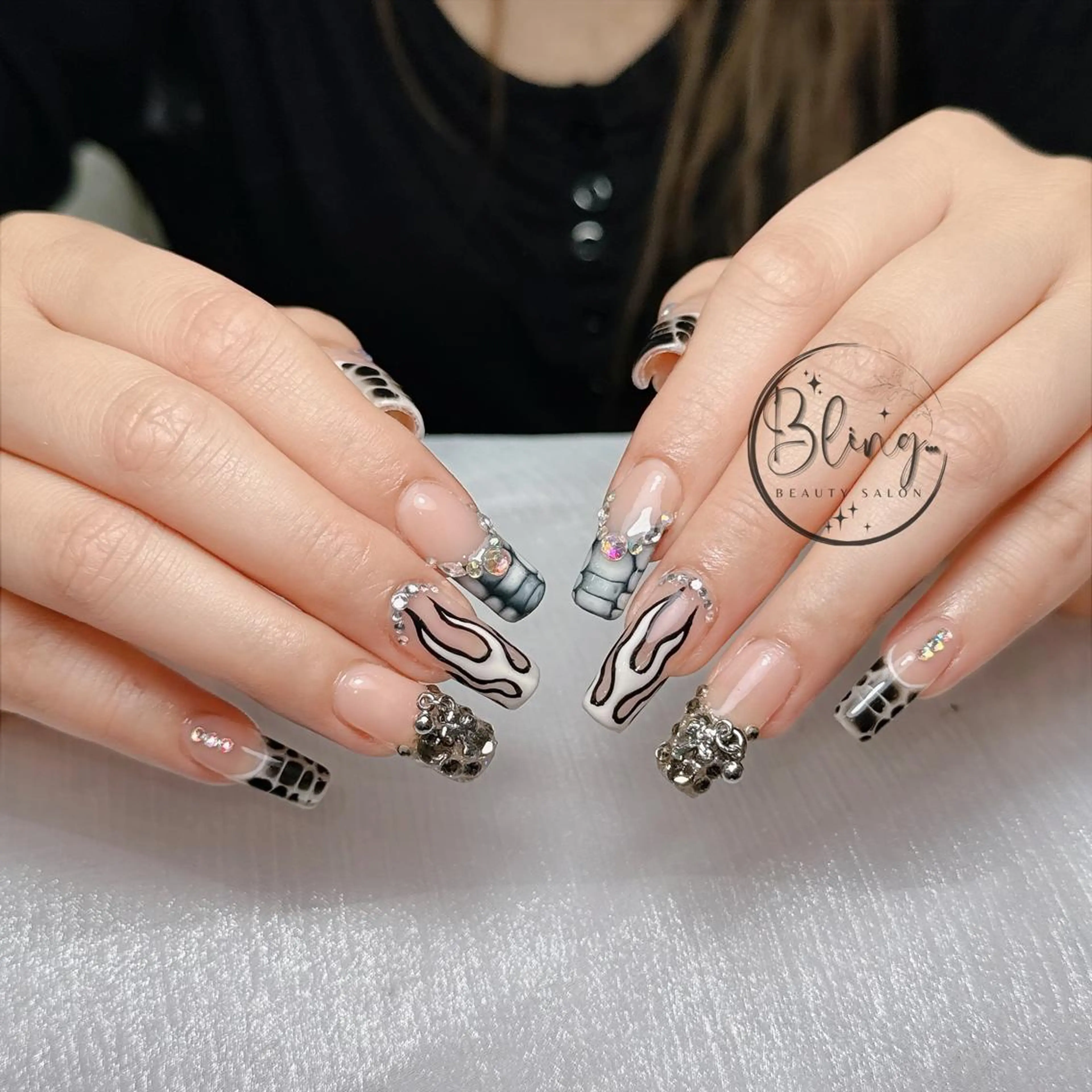 ロング 韓国風ヘア ハンドネイル Bling Salonのネイルデザイン