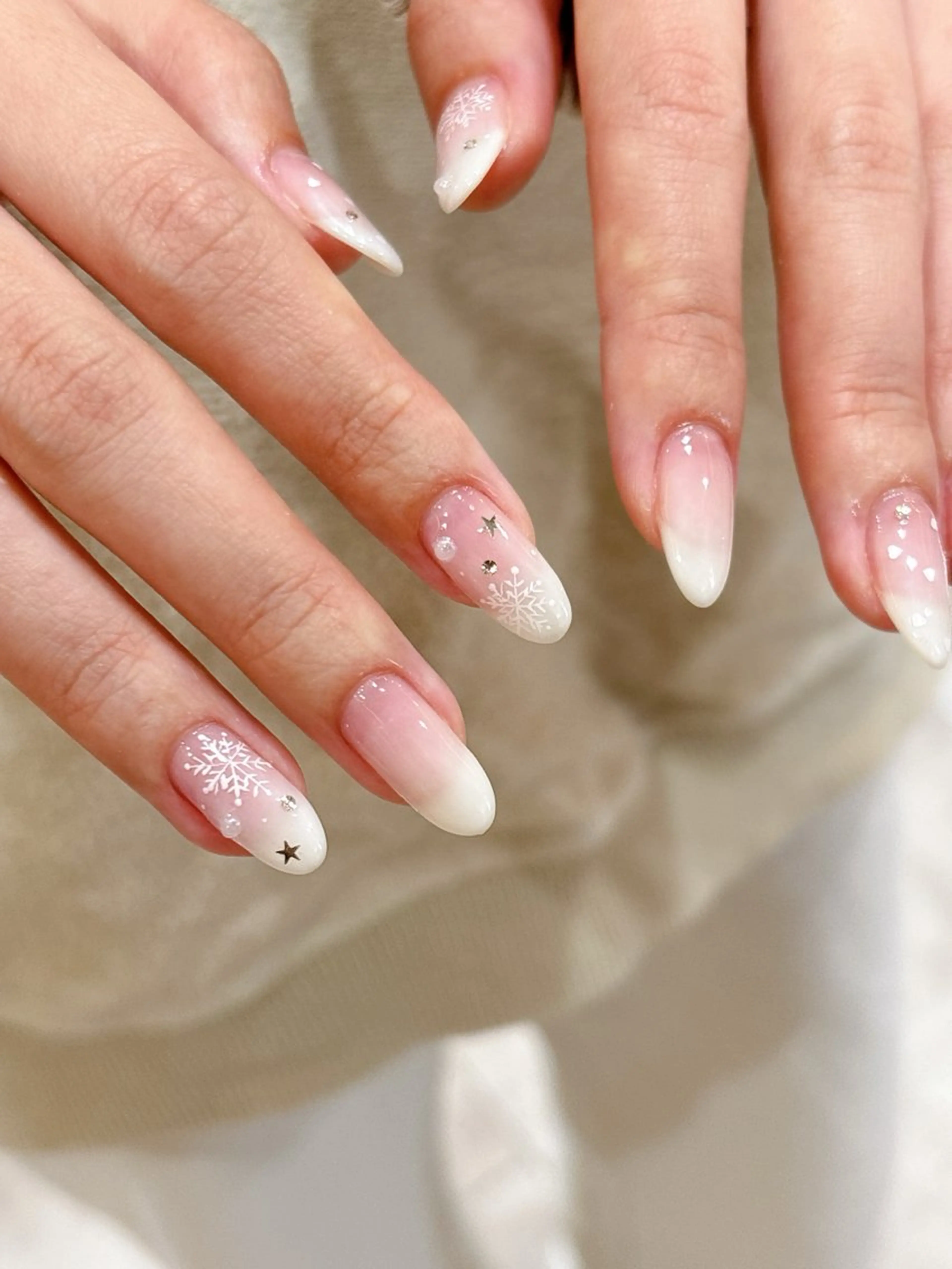 ネイル グラデーション キラキラネイル 冬ネイル ハンドネイル 大澤 香奈子のネイルデザイン