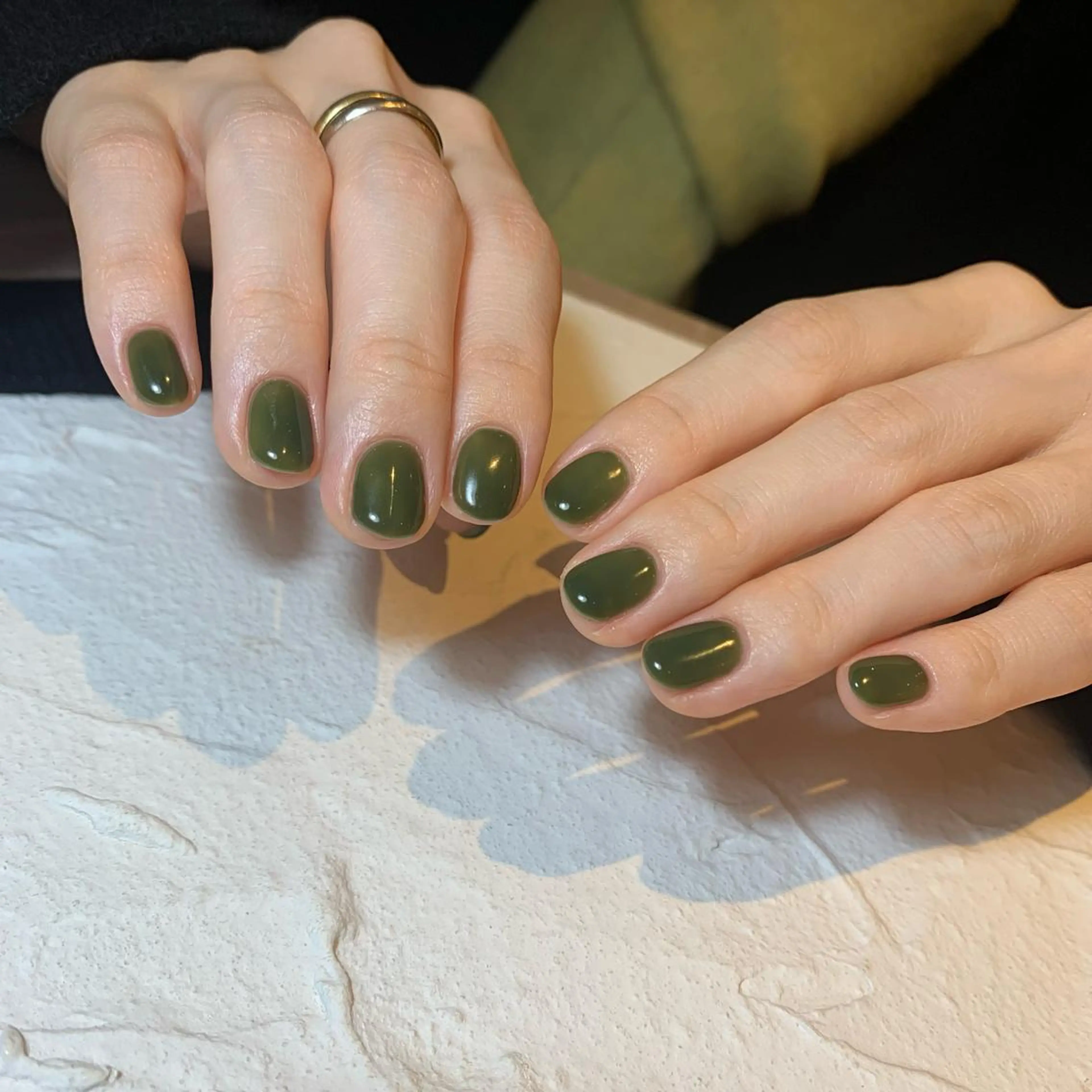 ネイル グリーン ワンカラーネイル シンプルネイル 山本 理紗子のネイルデザイン