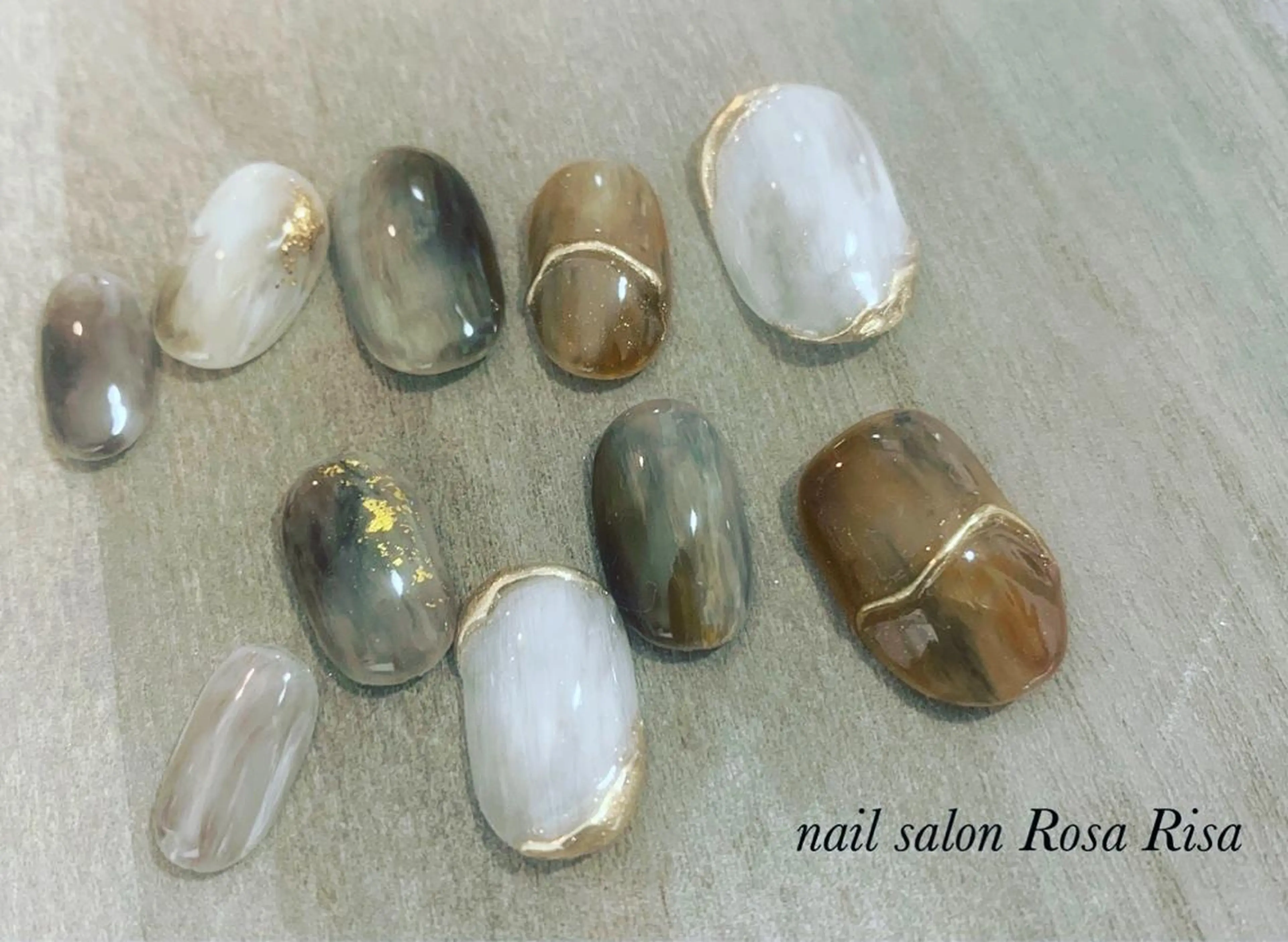 ミディアム ネイル 成人式 持ち込み ネイルチップ その他(ネイル) ネイルスタジオ シェイクユアハンズのネイルデザイン