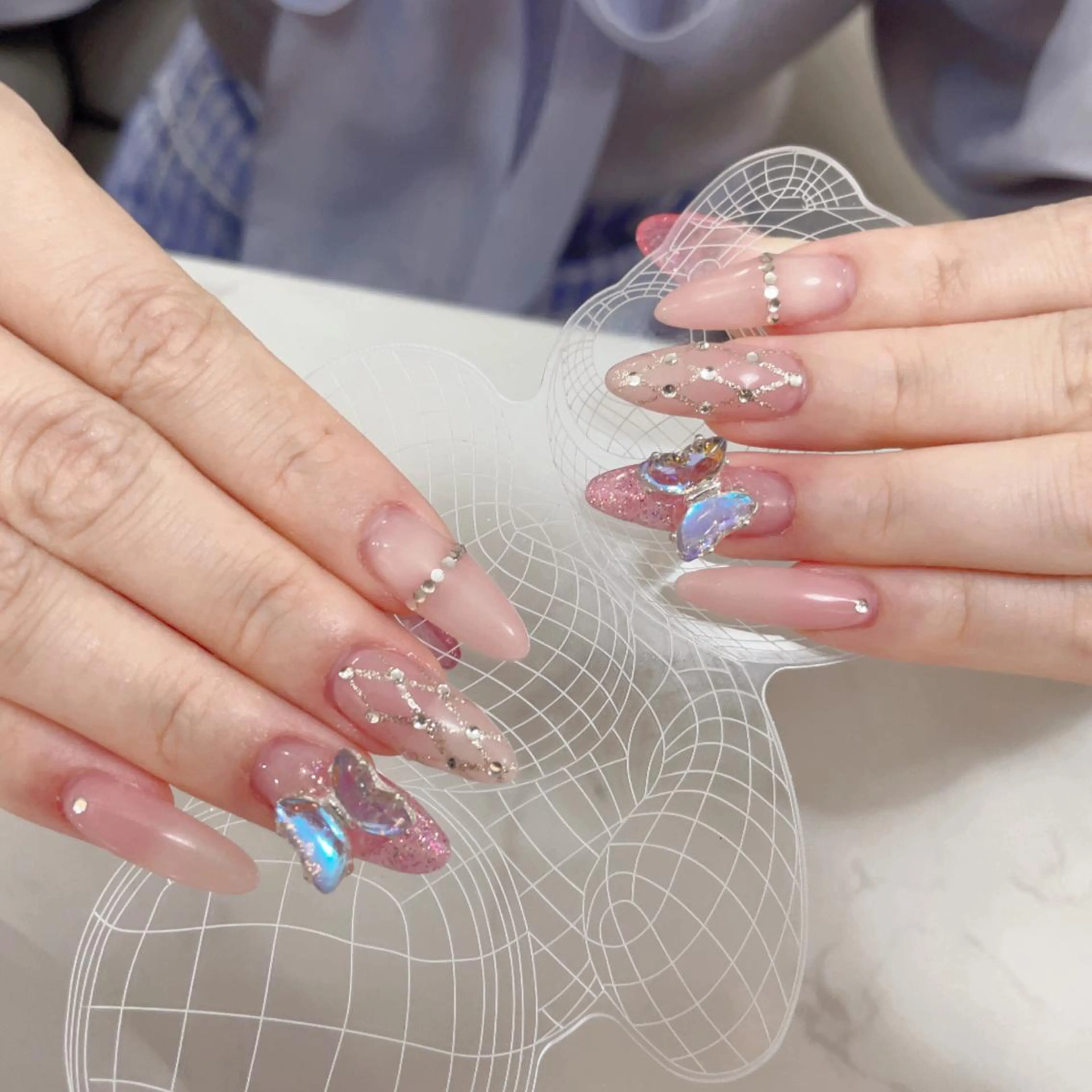 ロング ネイル AngelChris ビューティーサロンのネイルデザイン