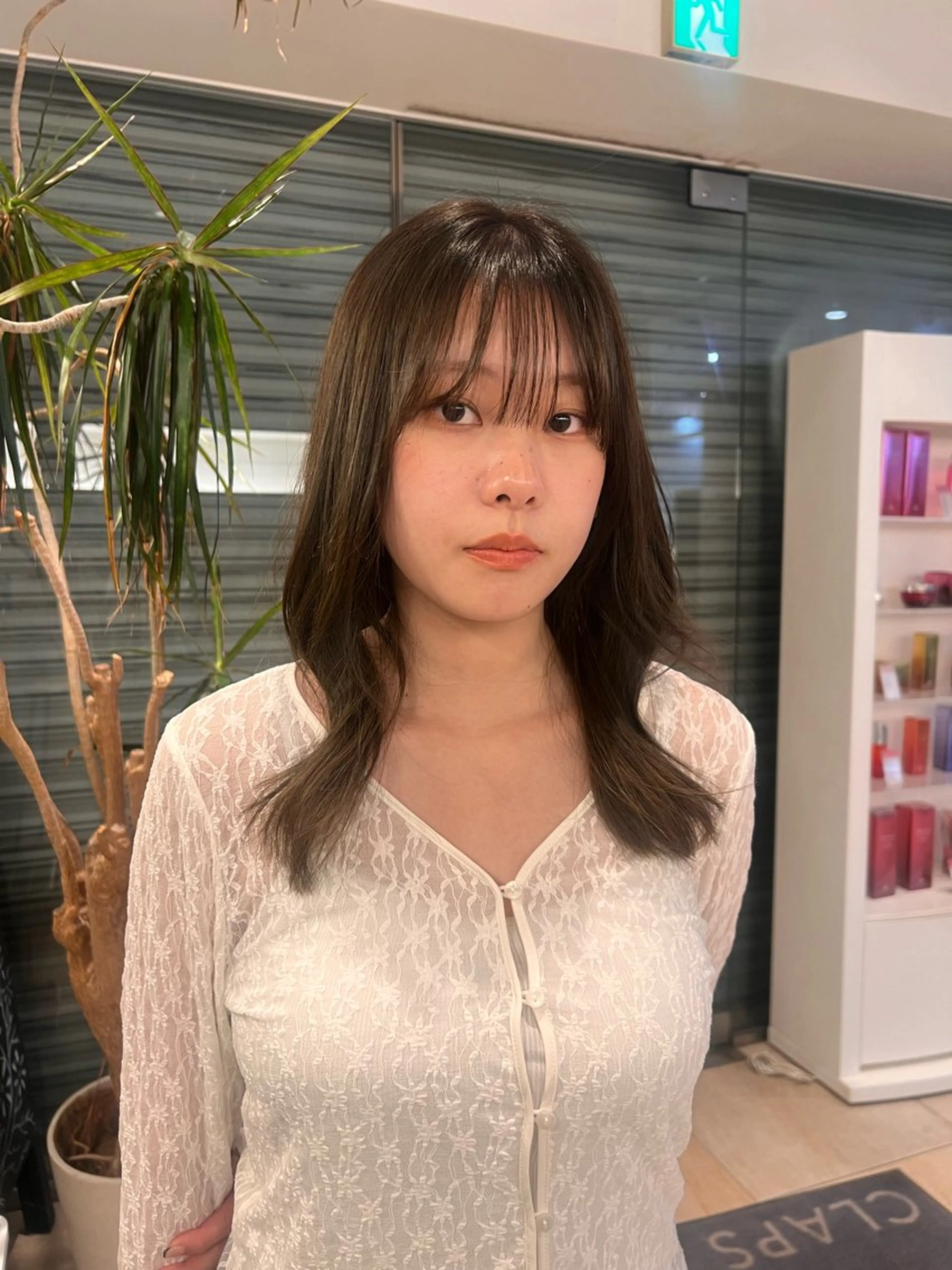 セミロング リリカ🐈‍⬛ブリー チカラー/上永谷のヘアスタイル