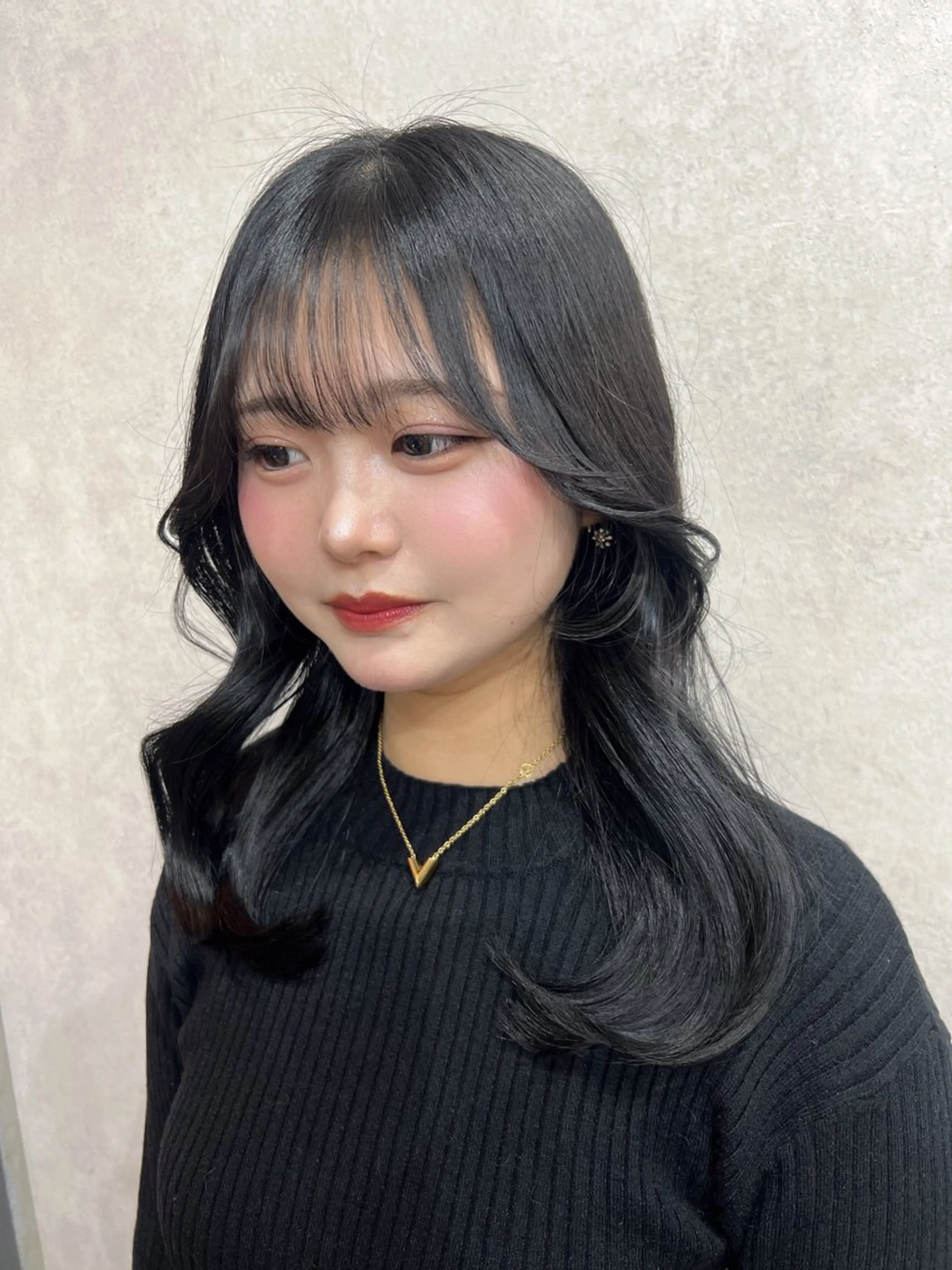 セミロング カット ヘアカラー トリートメント maya レイヤーカットのヘアスタイル