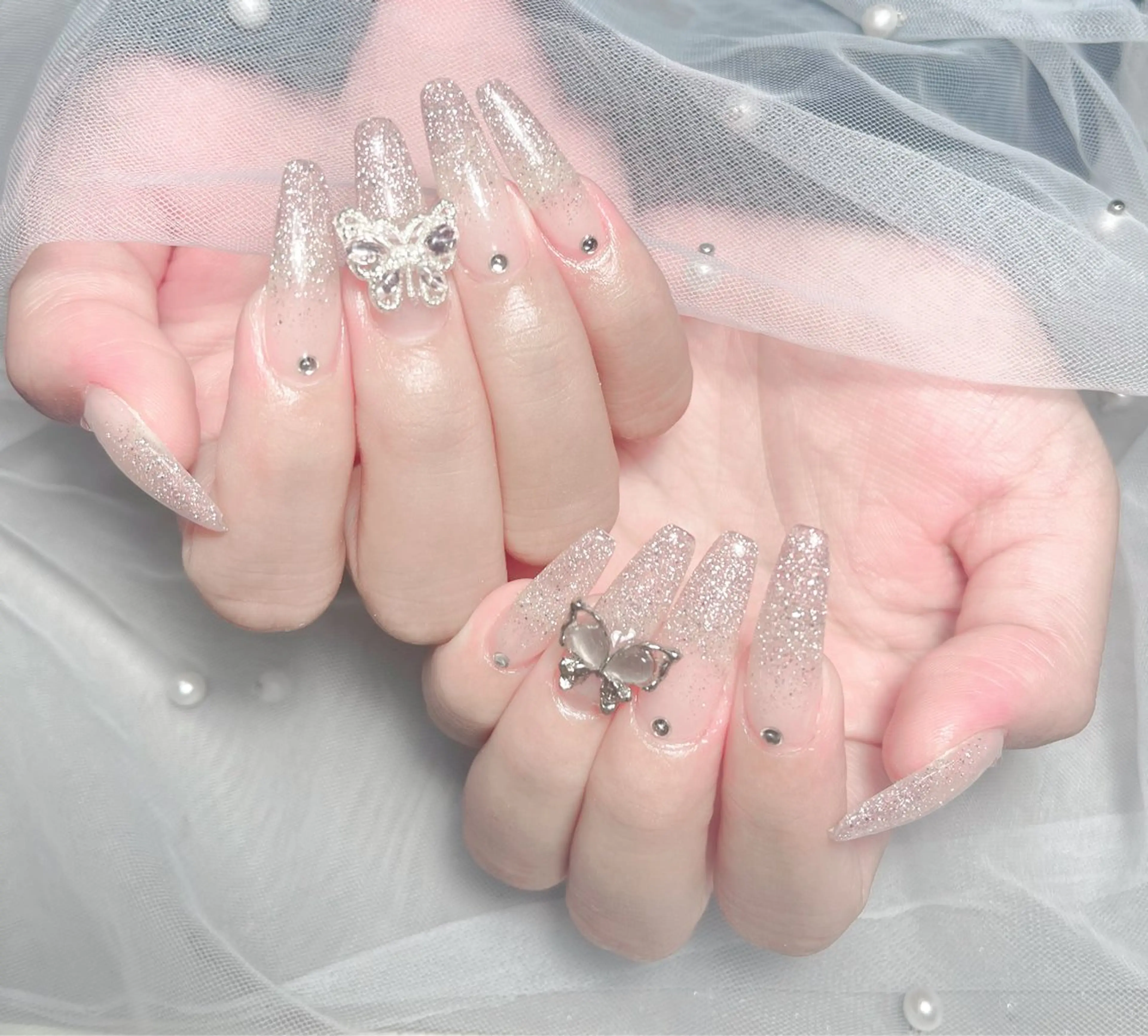 ネイル アートネイル グラデーション キラキラネイル ニュアンスネイル オフィスネイル ハンドネイル Amee Nailsalonのネイルデザイン