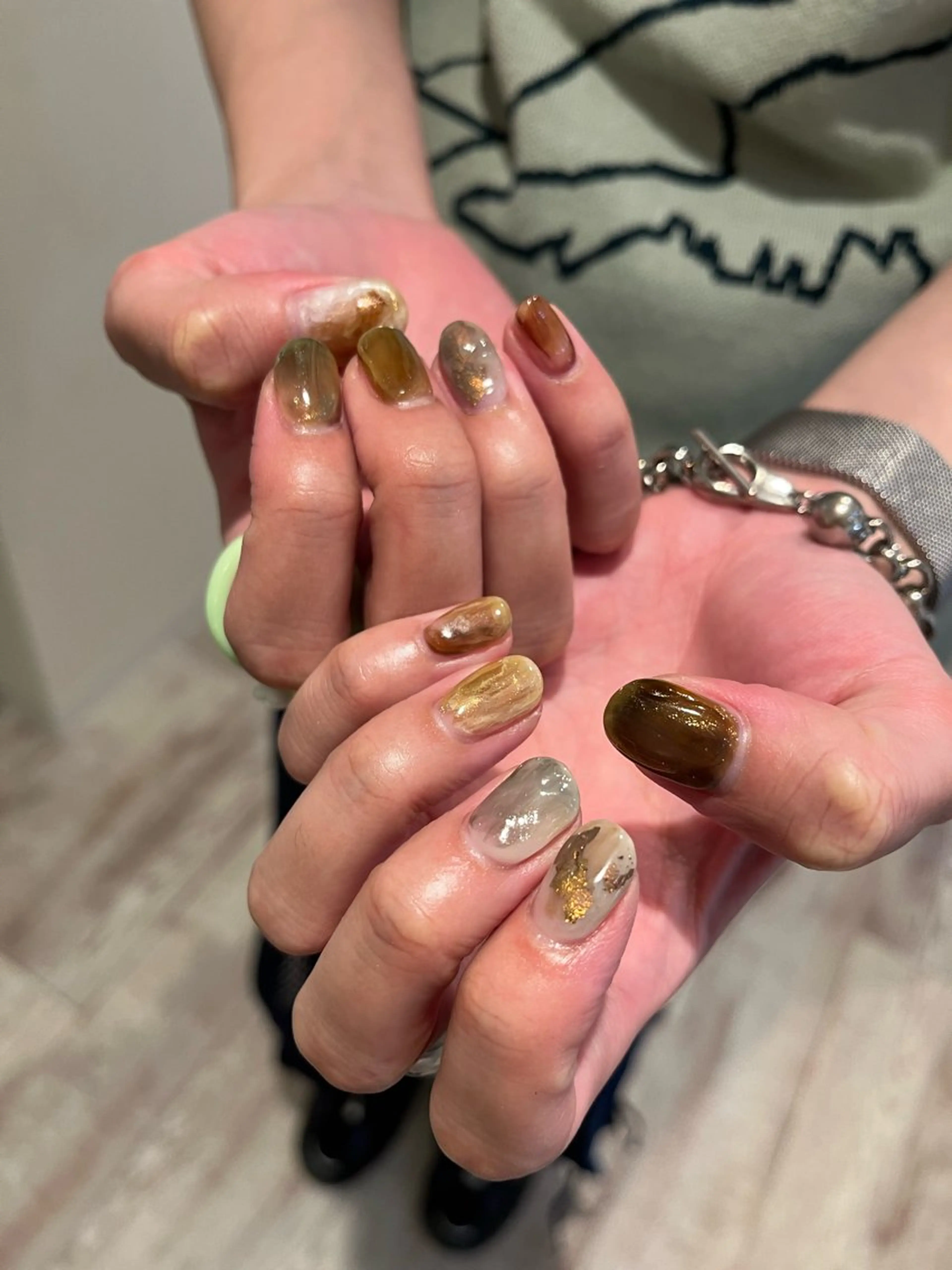 ネイル ハンドネイル une／YUKINA 🫧大人nuanceのネイルデザイン