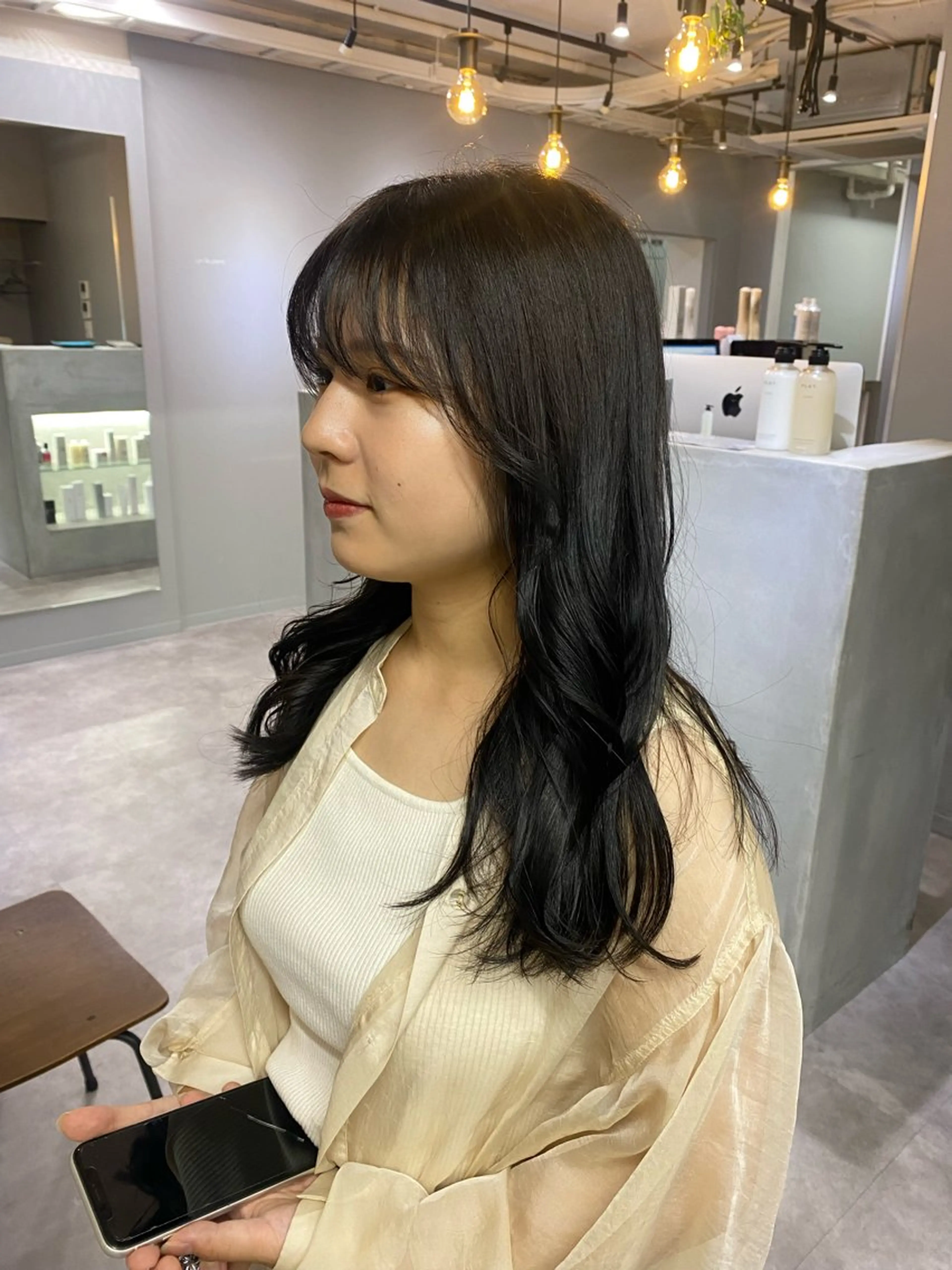 セミロング カラー 黒髪 ブルーカラー ブルーブラック きよはらちさき🍑 柔らかカラー🌱🫧のヘアスタイル