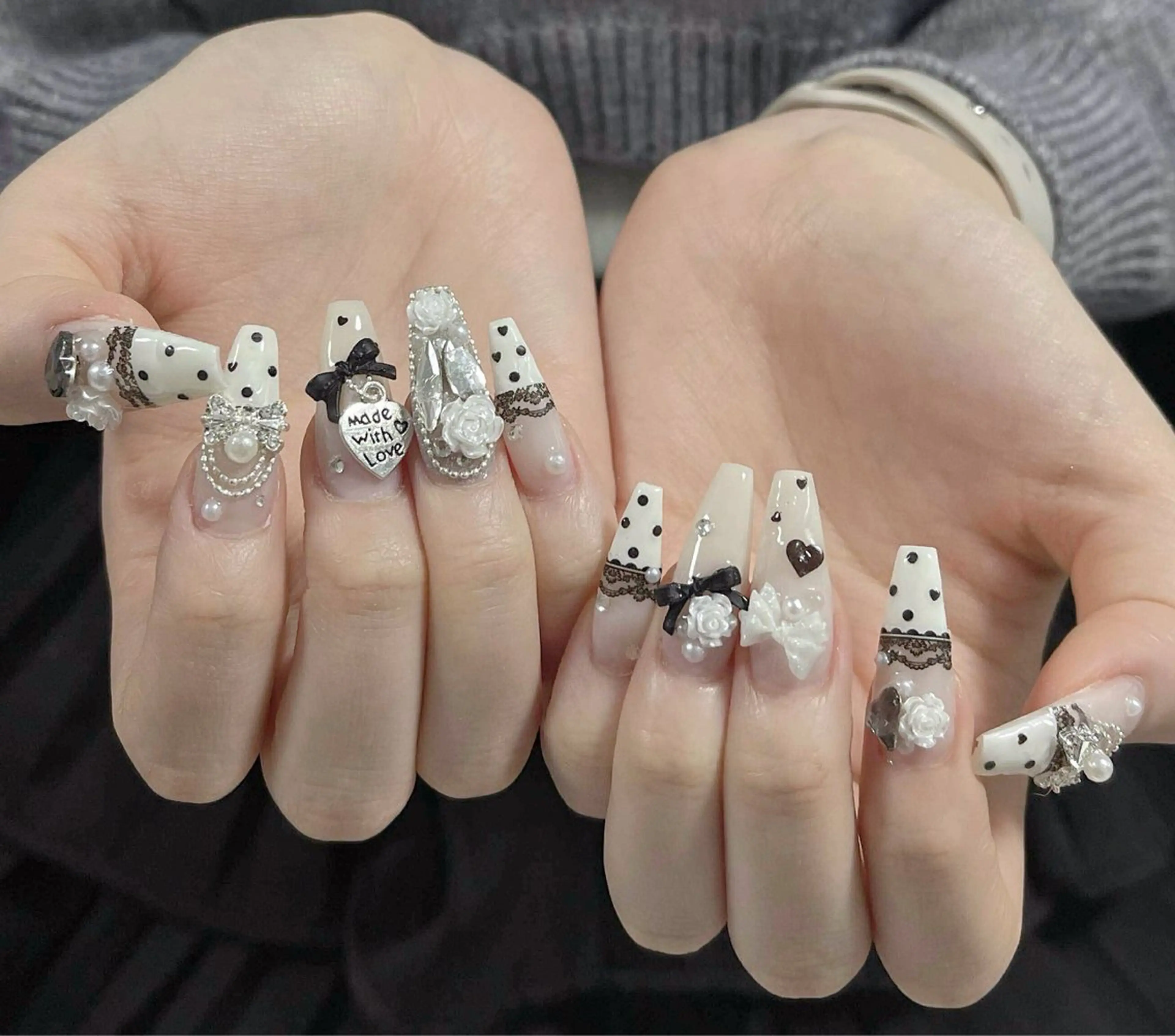 ネイル チークネイル フレンチネイル ガラスフレンチ グラデーション キラキラネイル ハンドネイル LilyLala Nailsalonのネイルデザイン