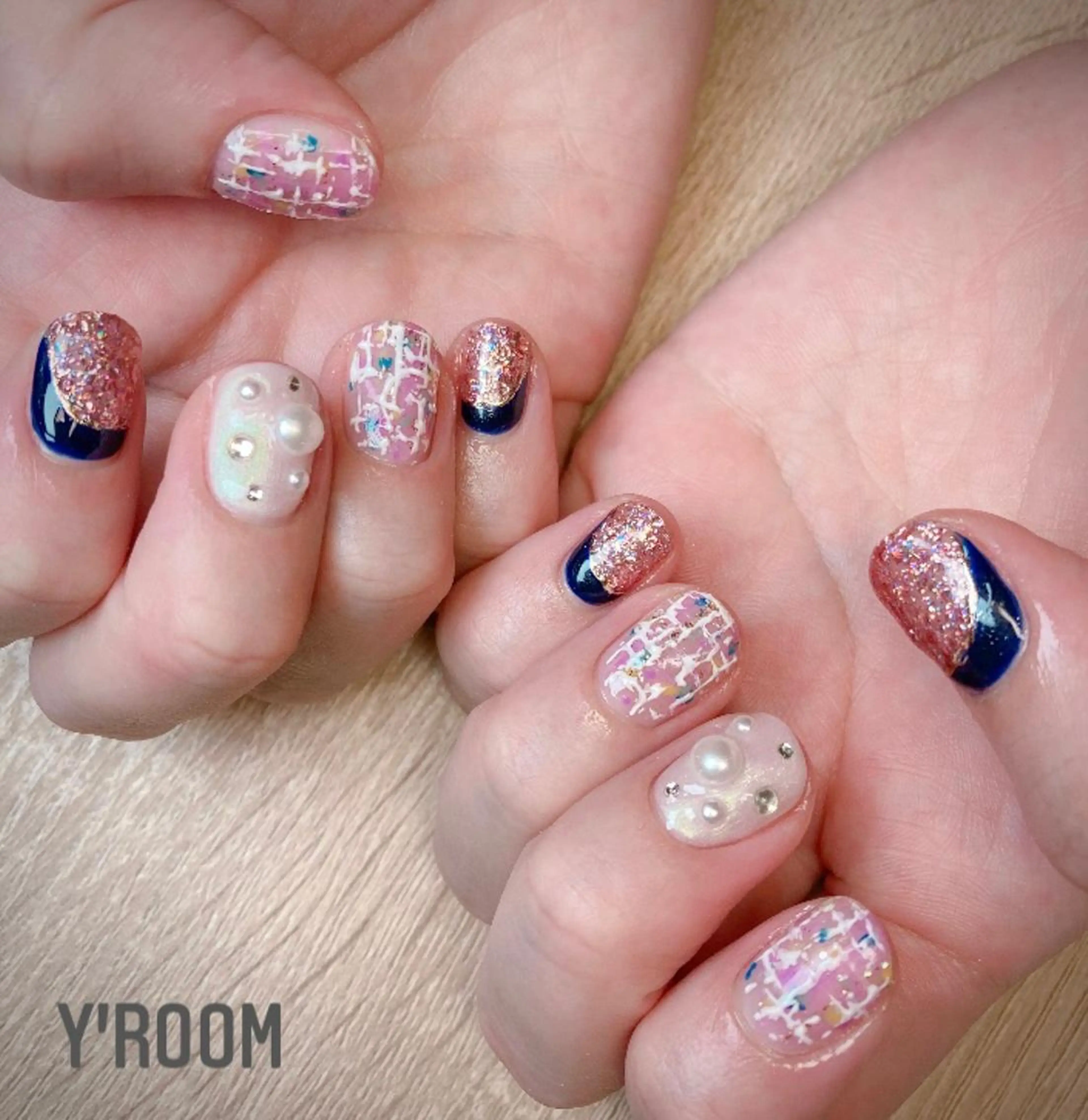ネイル オーロラネイル フラッシュネイル ジェルネイル 氷ネイル・うるうるネイル ラメ(グリッター) YUKA （ネイリスト）のネイルデザイン