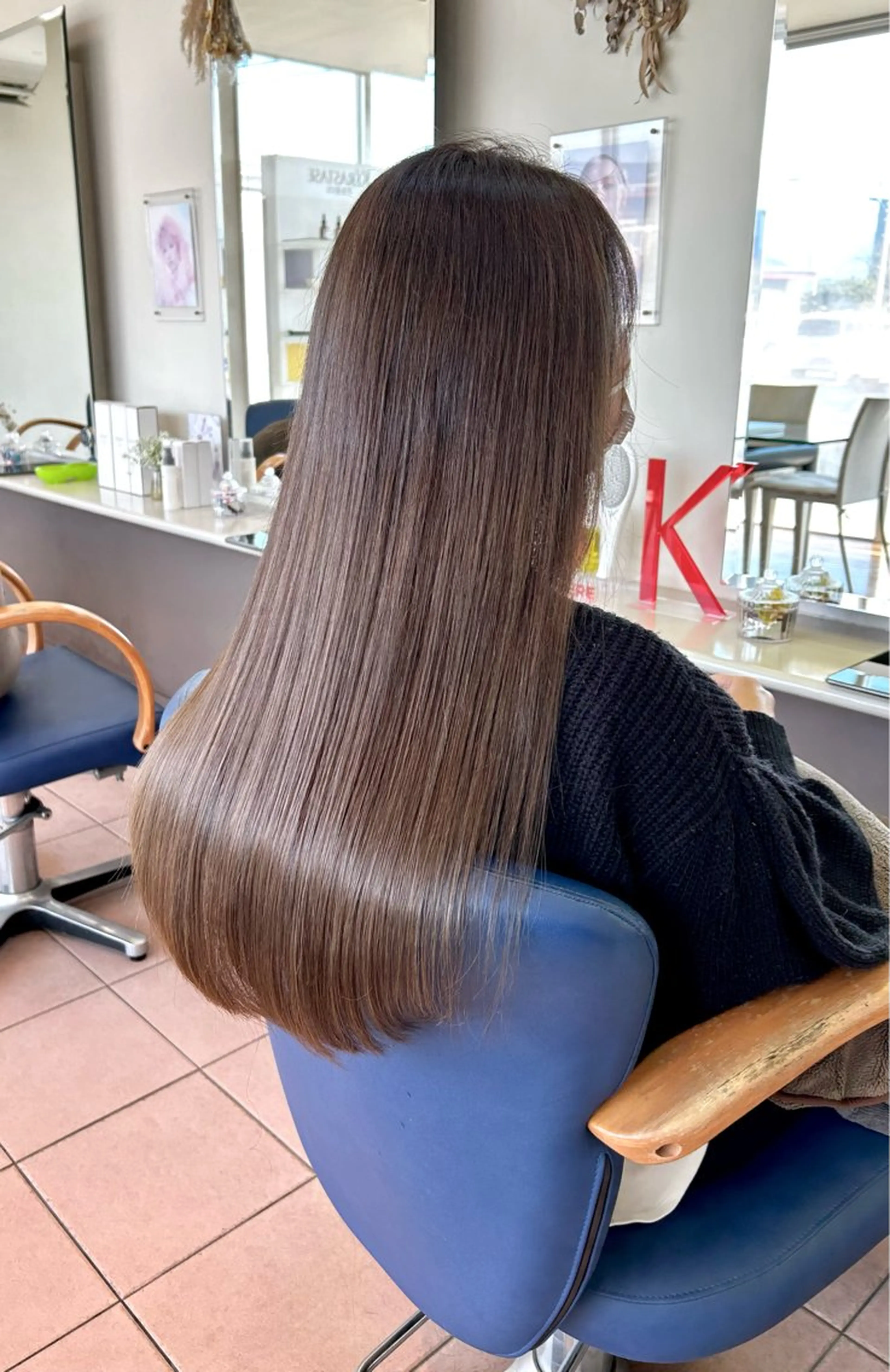 セミロング カット ヘアカラー トリートメント attrice秋山 梨紗のマツエク・マツパデザイン