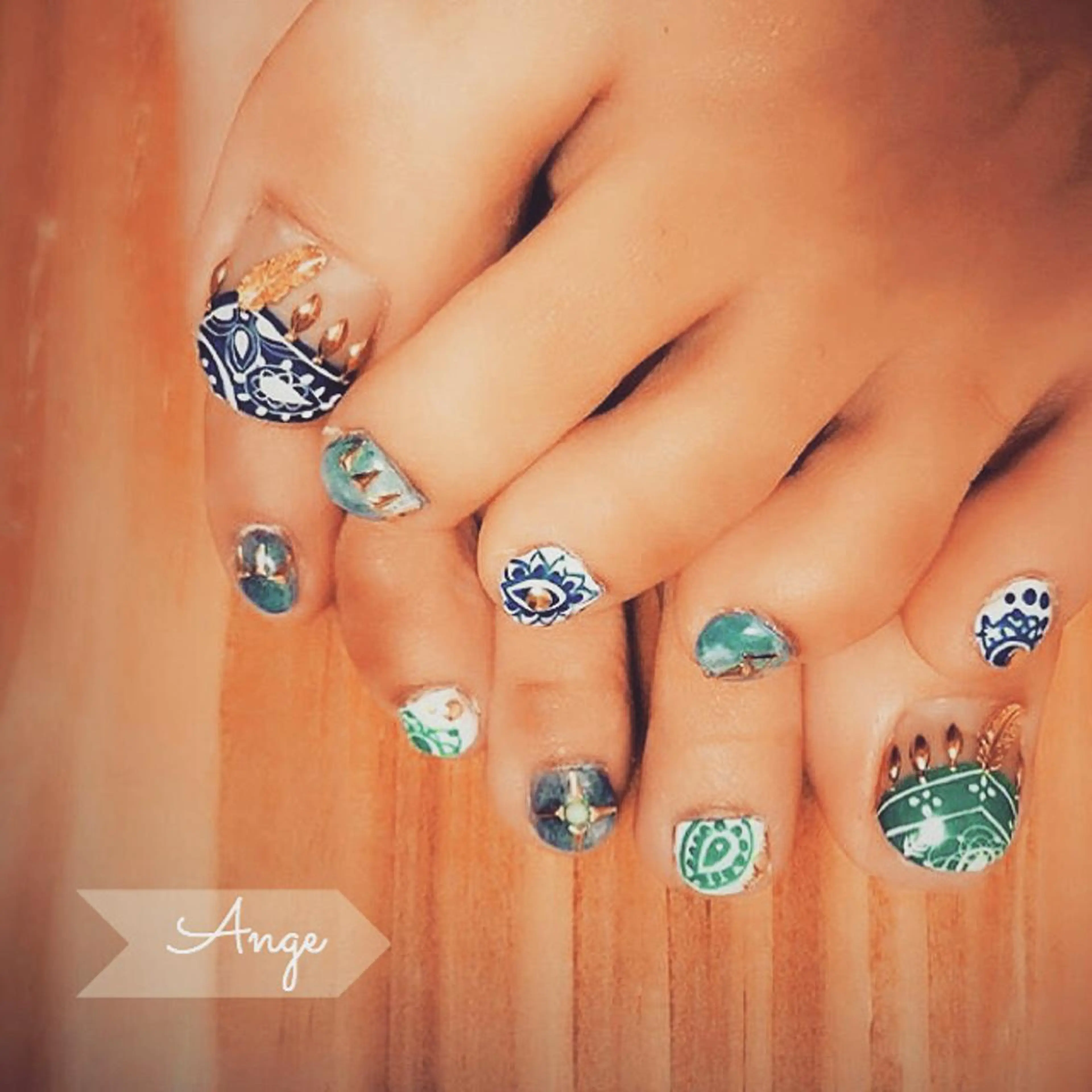 ネイル べっ甲ネイル ブルー ボルドー グラデーション ニュアンスネイル tink 横浜店所属・Tink 横浜のネイルデザイン