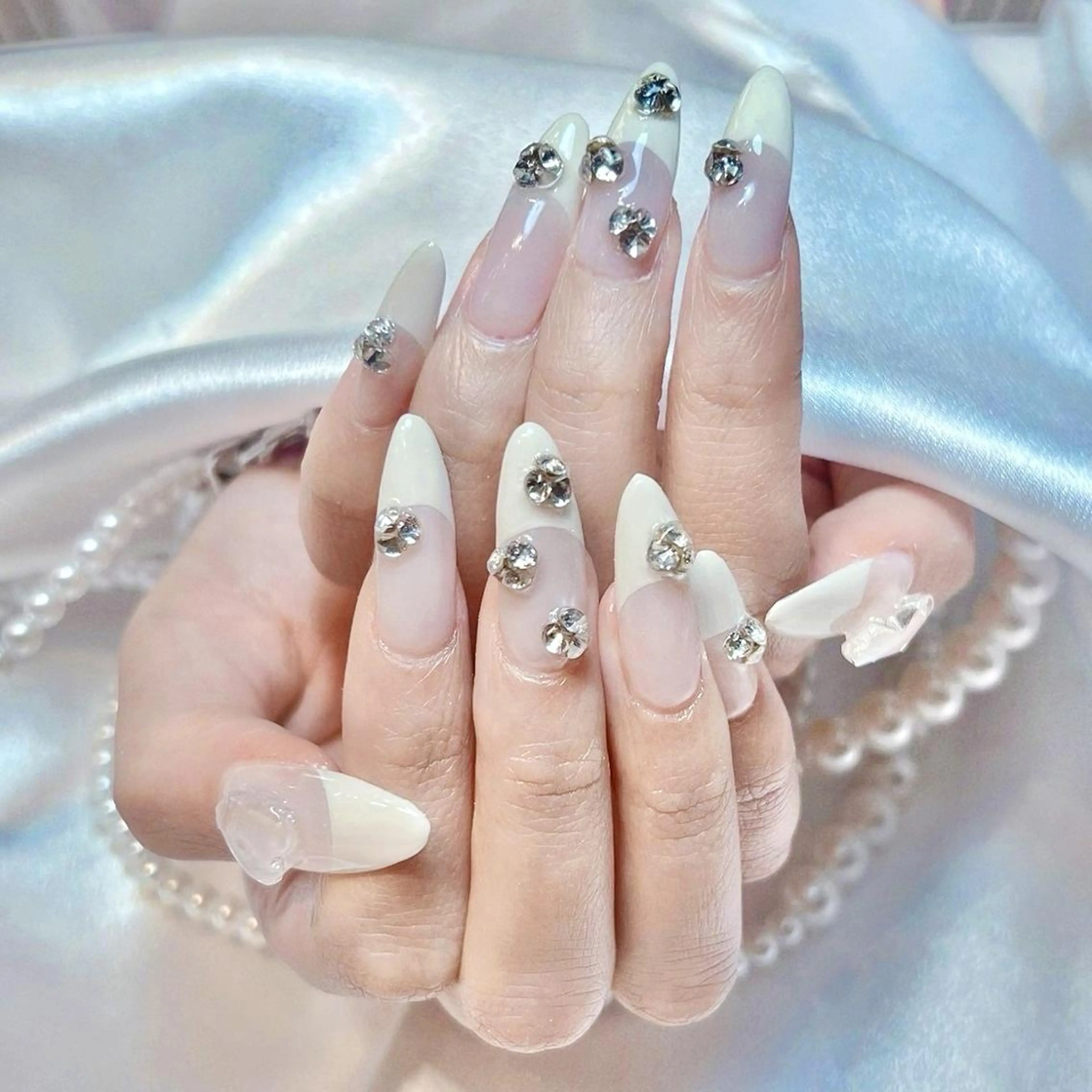 ネイル RAFFINE 月🦋🩵のネイルデザイン