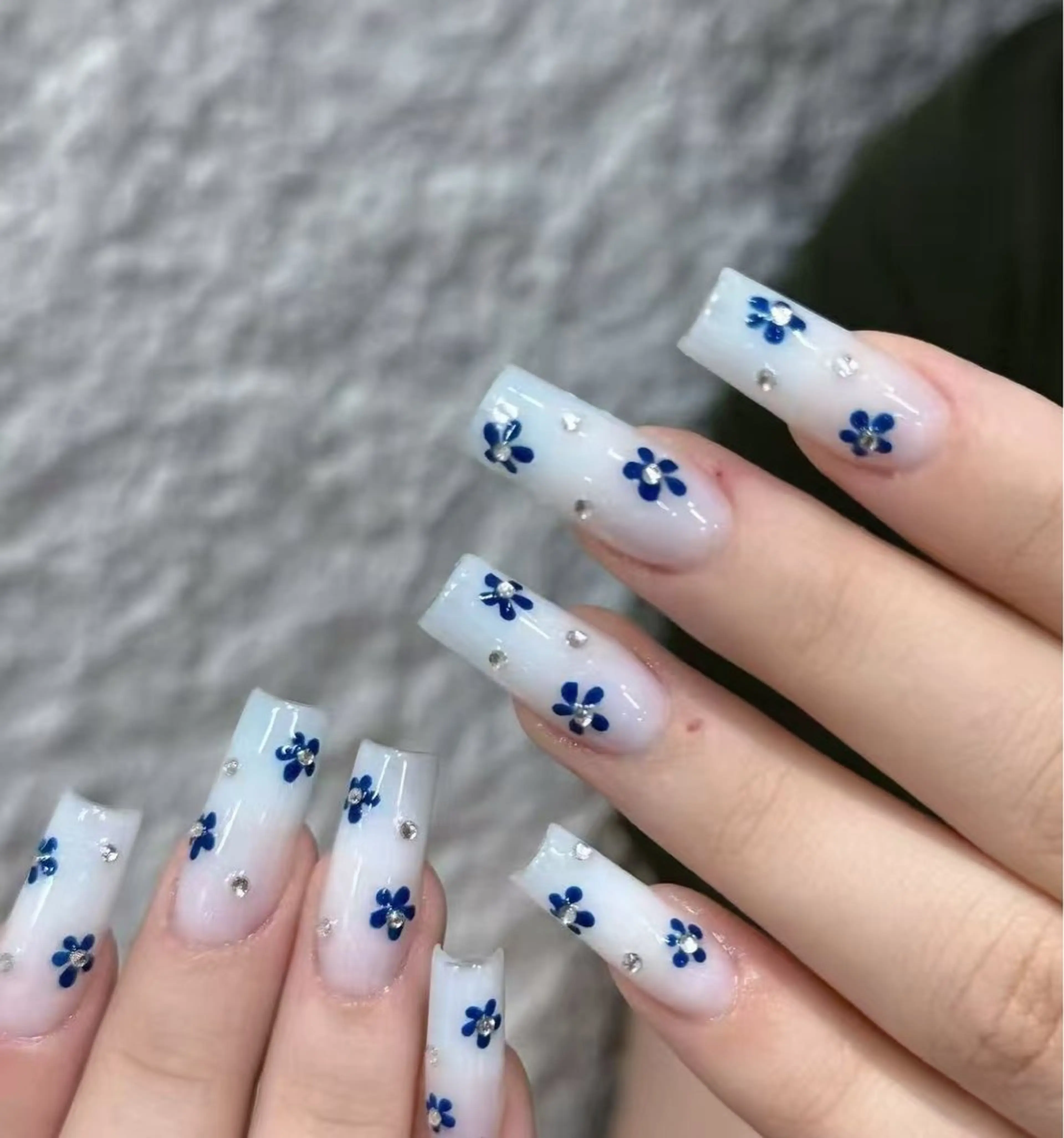ネイル オーロラネイル フラワーネイル フットネイル フレンチネイル ジェルネイル ハンドネイル BabyYouMi ねねのネイルデザイン