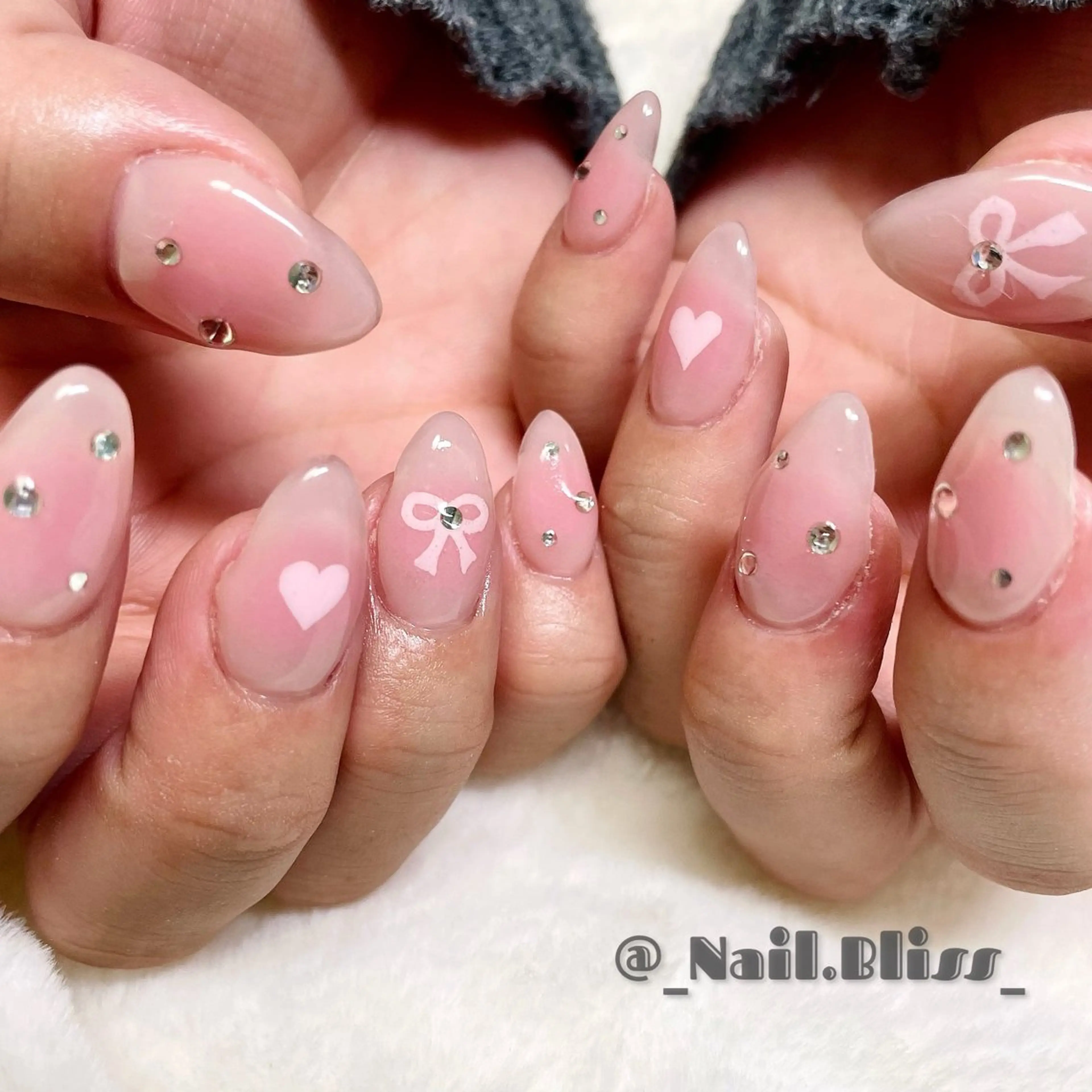 ネイル チークネイル 持ち込み ハンドネイル NAIL BLISSのネイルデザイン