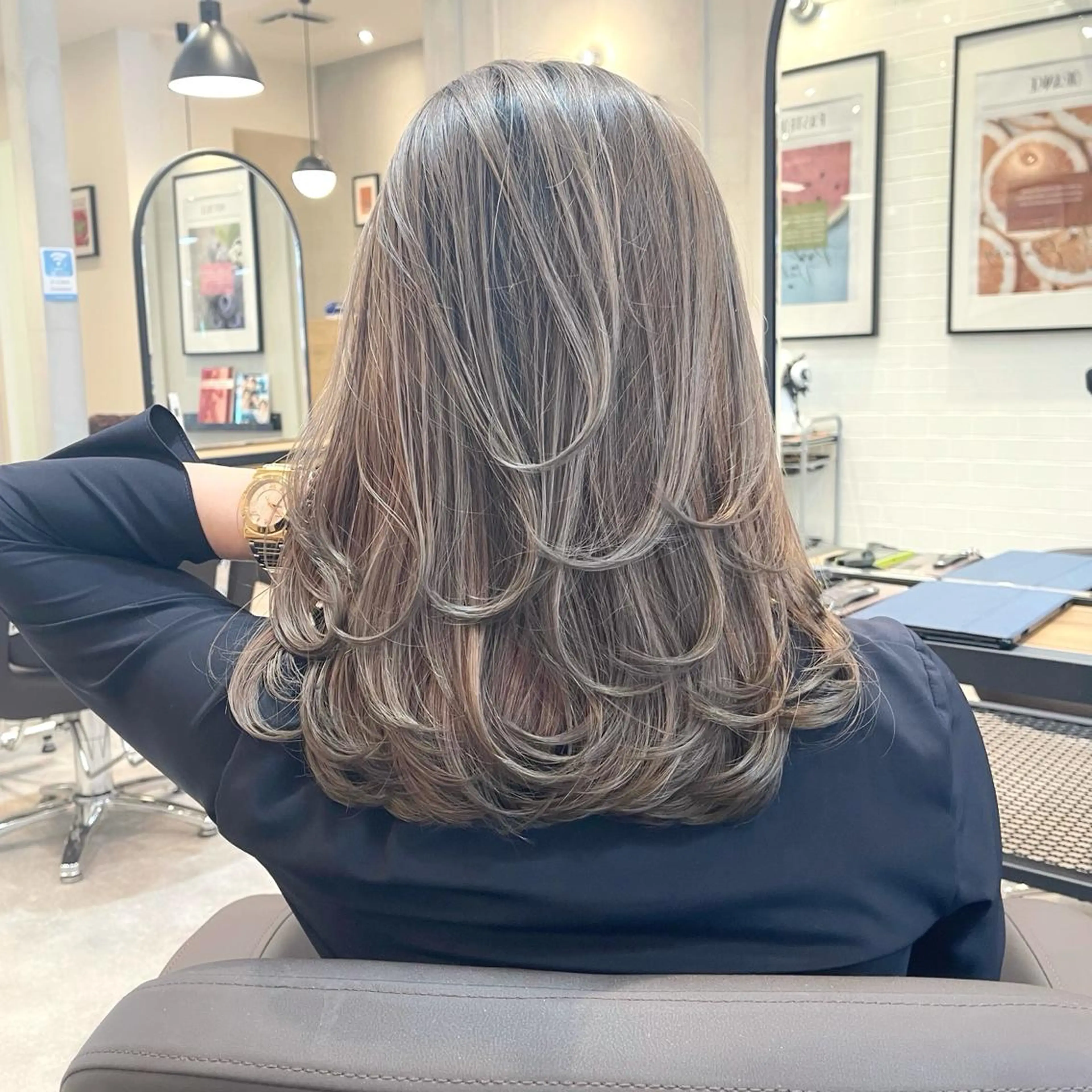 ミディアム カラー ヘアアレンジ バレイヤージュ デザインカラー ハイライトカラー 外国人風カラー ハイライト アンドウ ユウ/ レイヤーカット/韓国のヘアスタイル