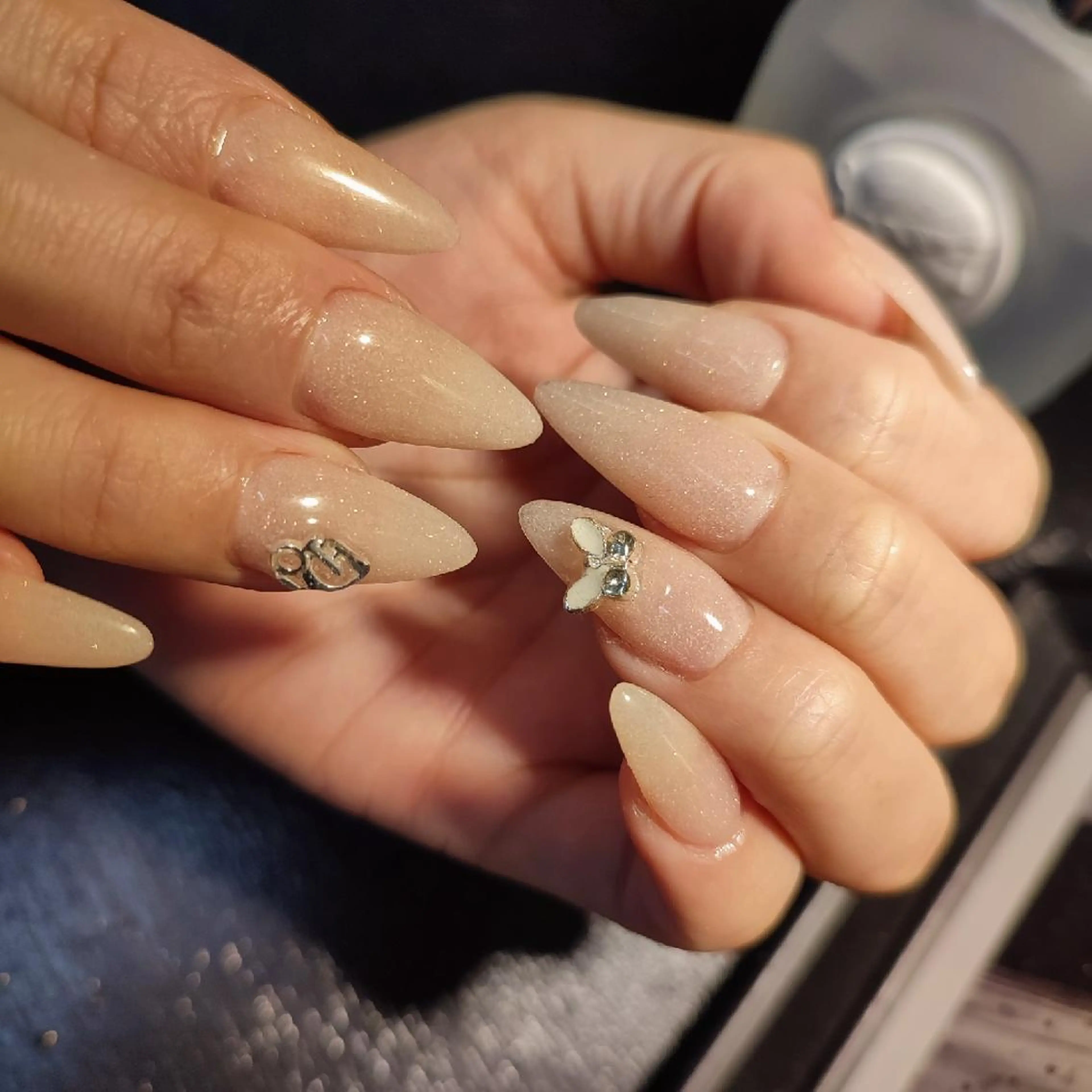 ネイル ハンドネイル RUNWAY 　　の眉毛・アイブロウイメージ