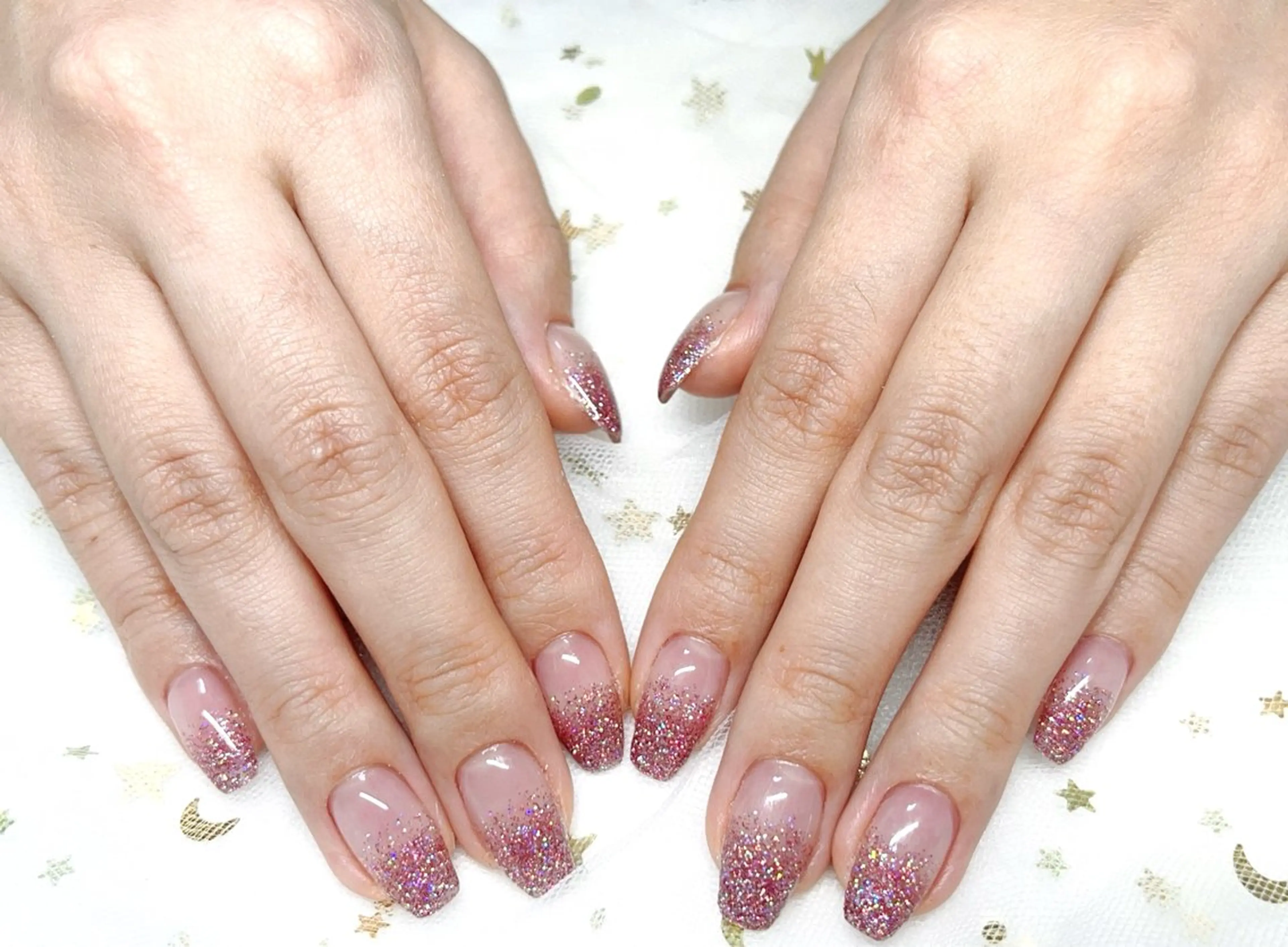 ネイル グラデーション ラメ(グリッター) ラメグラデーション ハンドネイル Azel nail 伊野麗のネイルデザイン