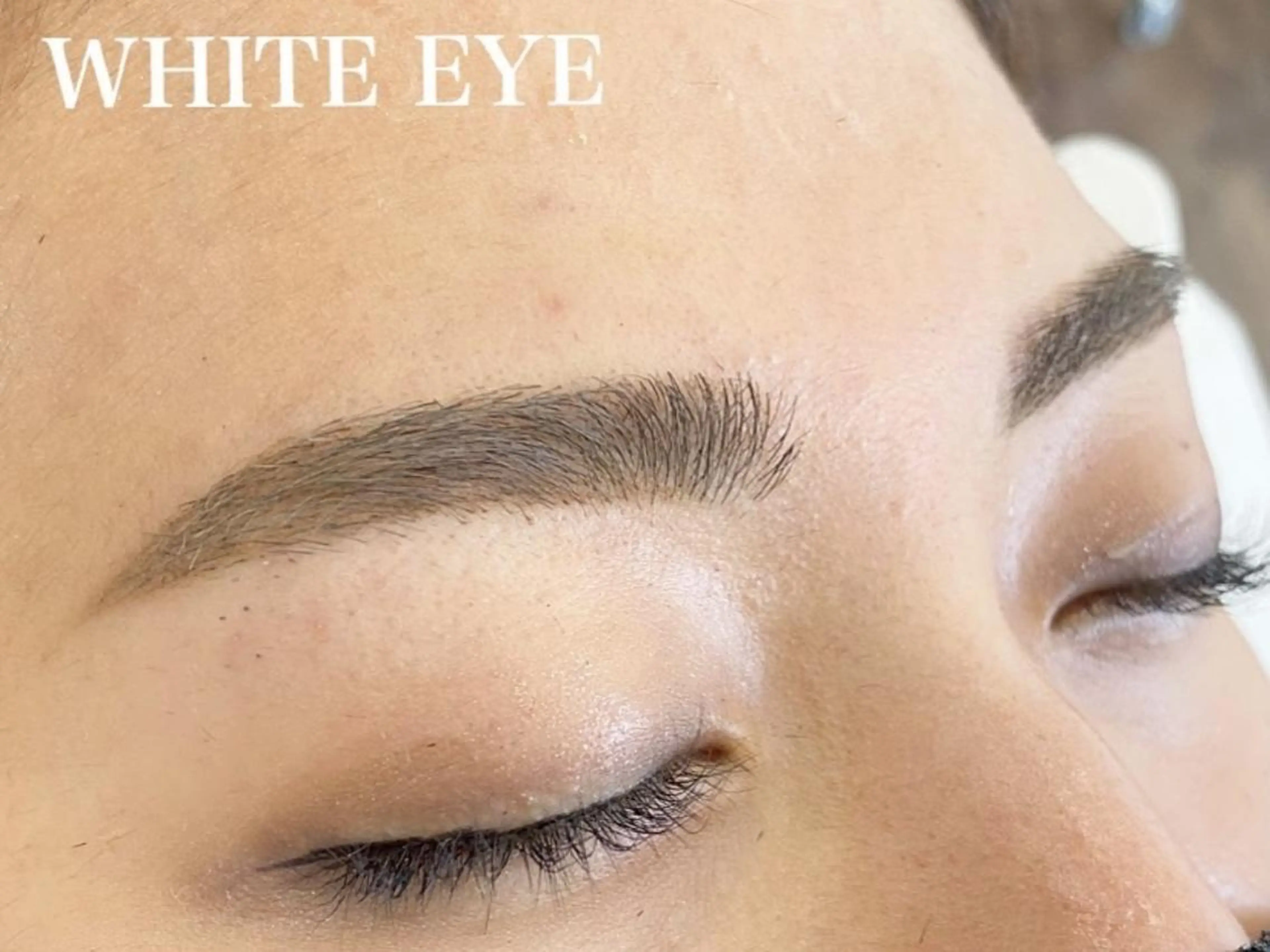 アイブロウ WHITE EYE 田井　初季の眉毛・アイブロウイメージ