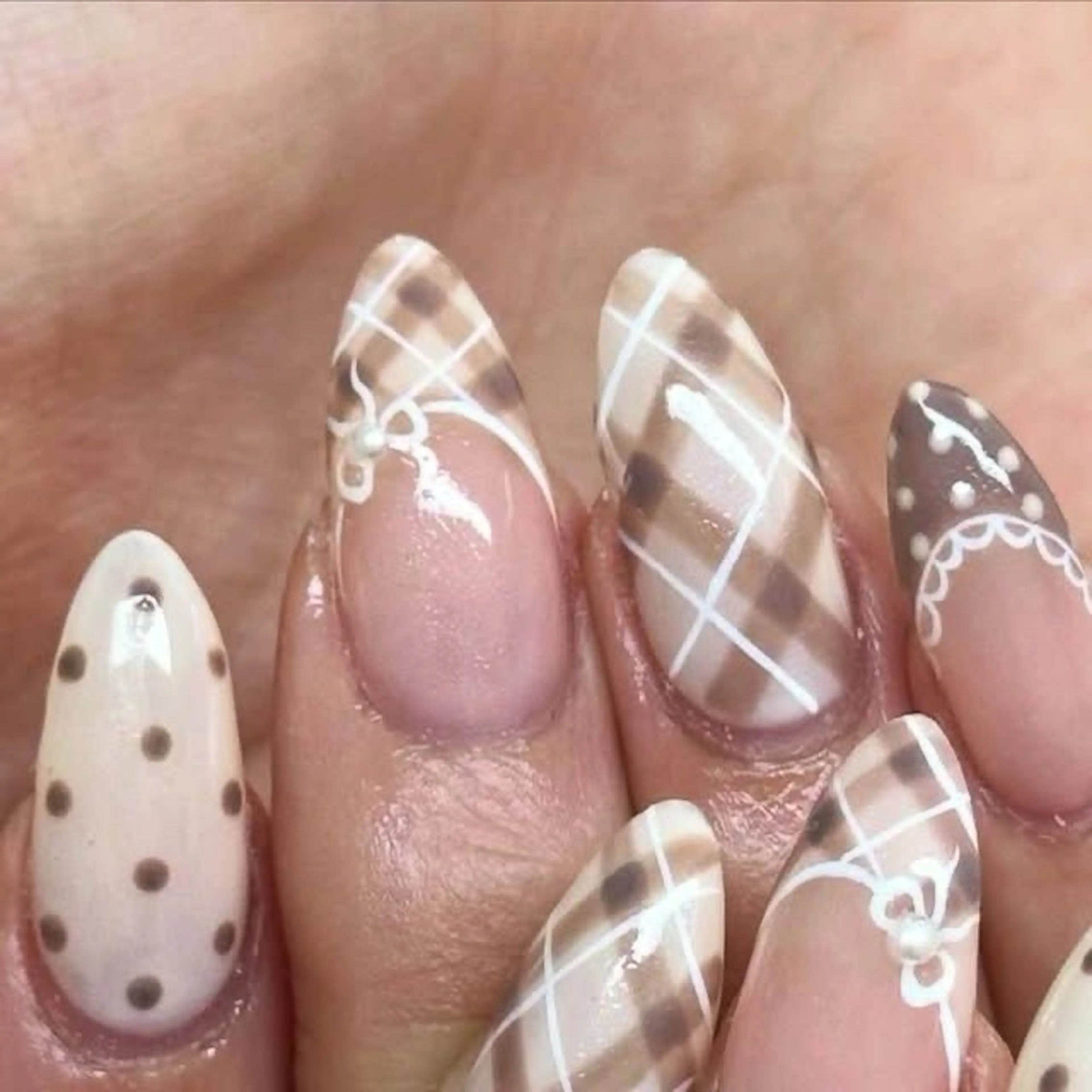 ネイル アートネイル 長さ出し ジェルネイル マグネットネイル ニュアンスネイル ハンドネイル Cloudy Chan 歌舞伎町のネイルデザイン