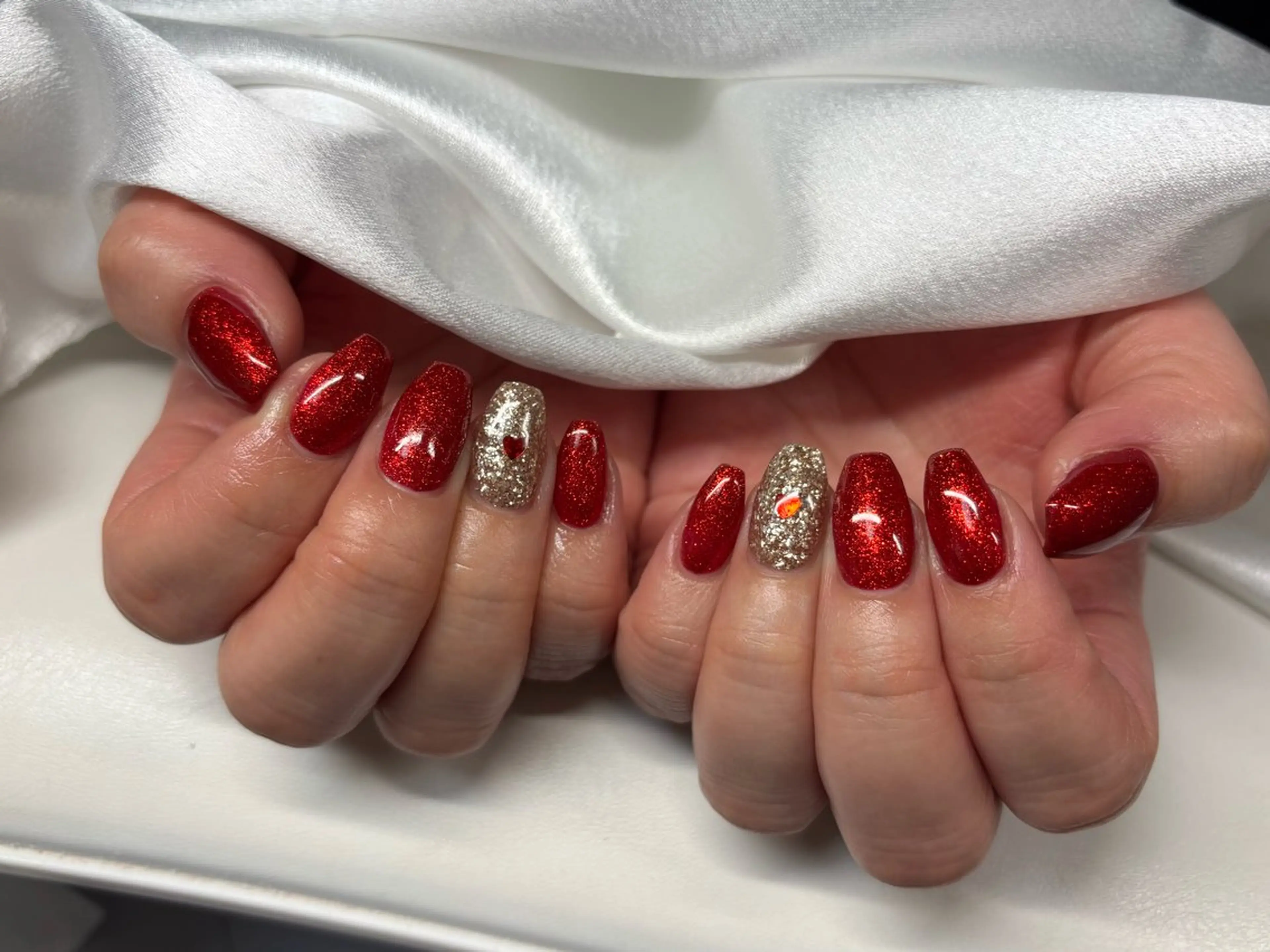 ネイル ゴールド キラキラネイル ラメ(グリッター) ワンカラーネイル 赤色 門真市ネイルサロン♡ KUMI.HANAのネイルデザイン