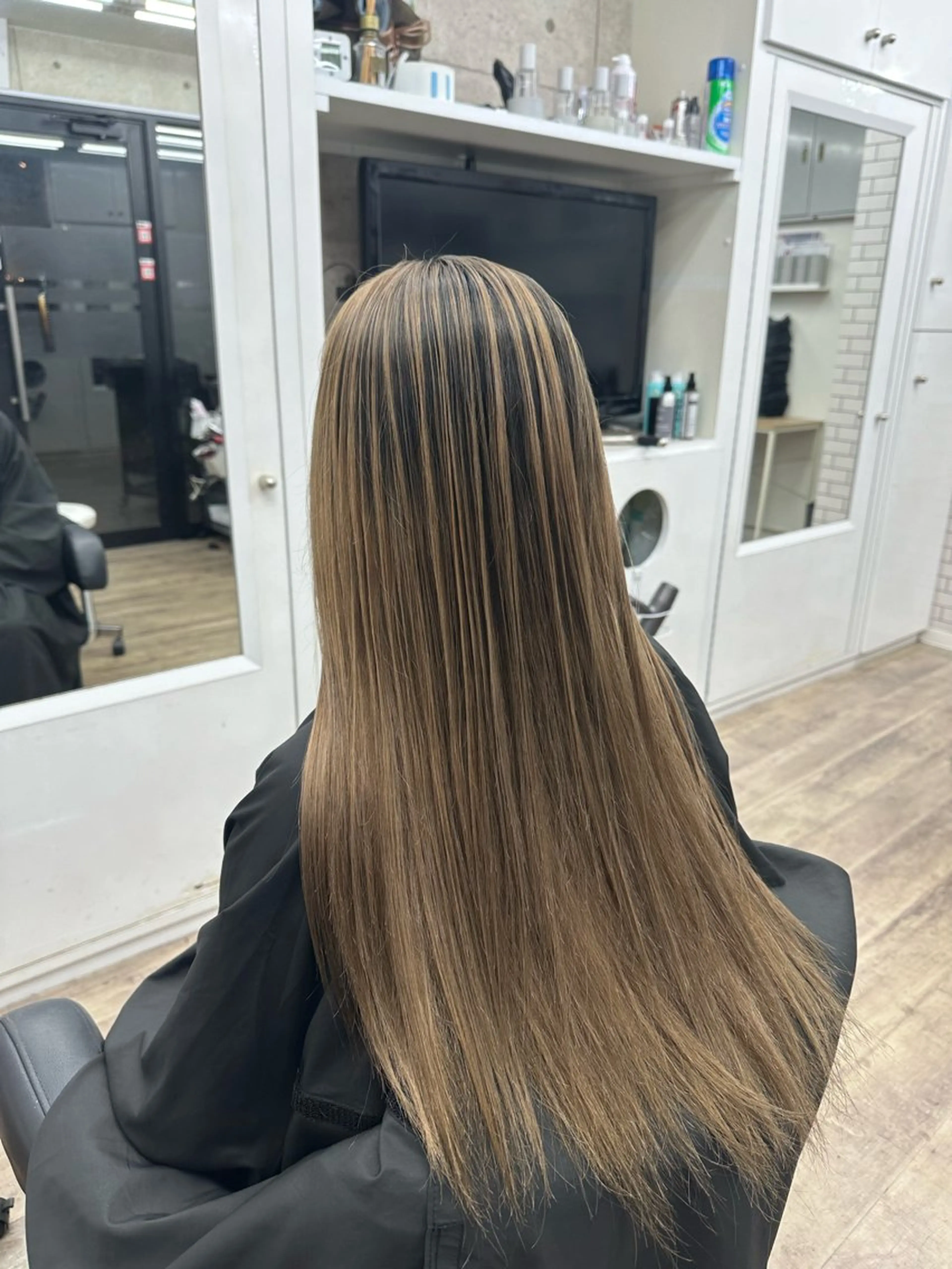 ロング カラー バレイヤージュ ベージュカラー レイヤーカット クイックカットプログレ所属・saki サキのヘアスタイル