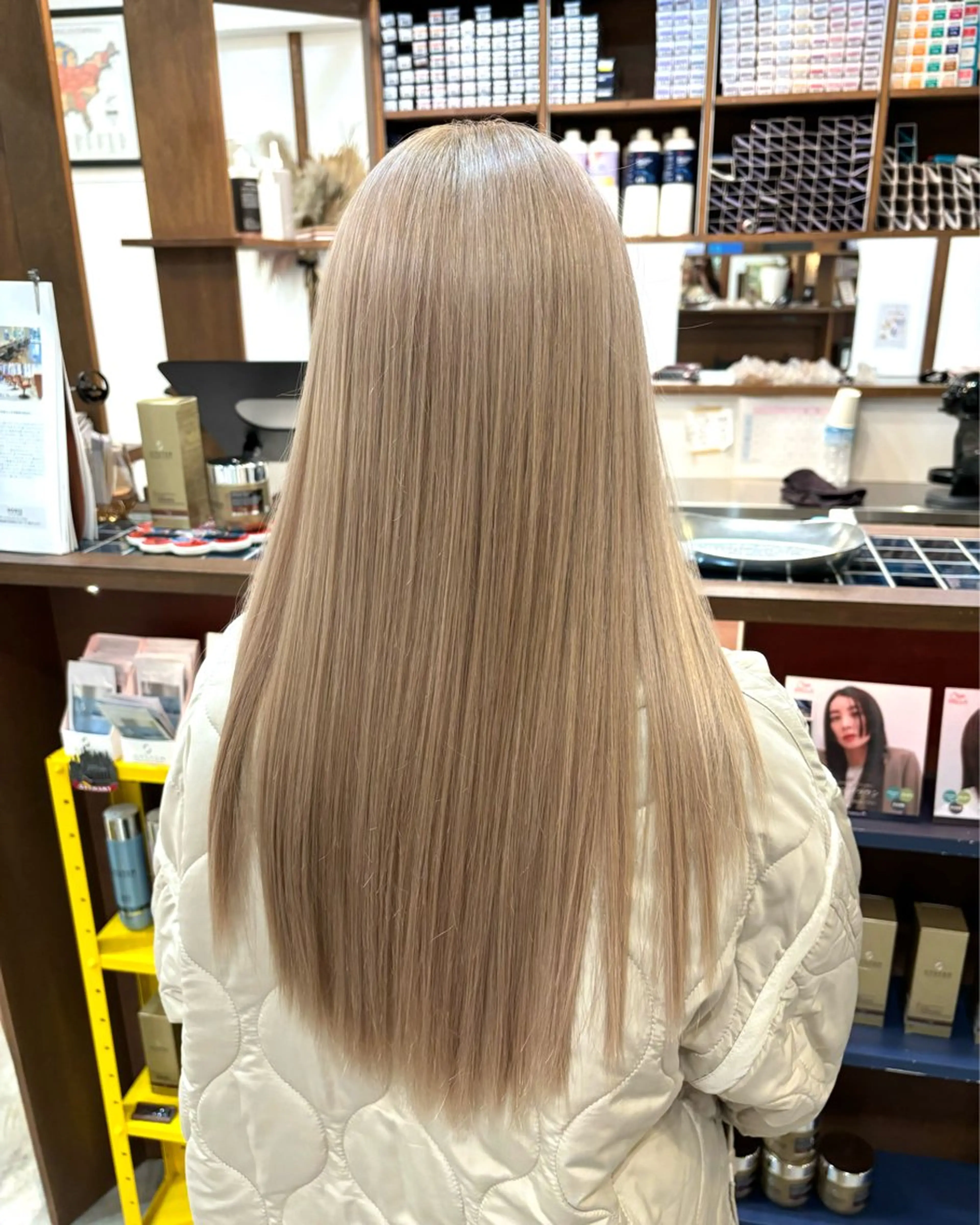 ロング 牧田 彩香のヘアスタイル