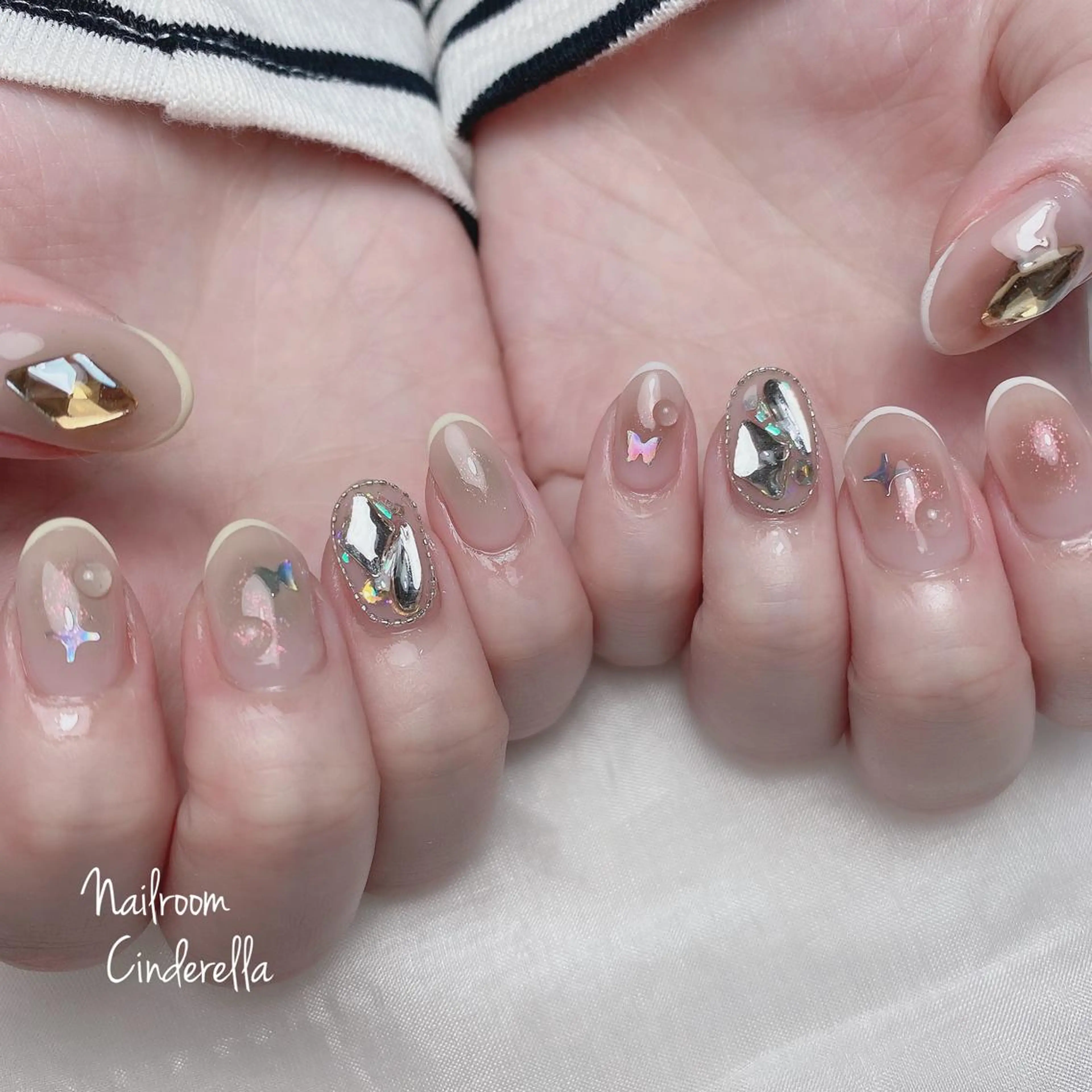 ネイル チークネイル Nailroom. Cinderellaのネイルデザイン