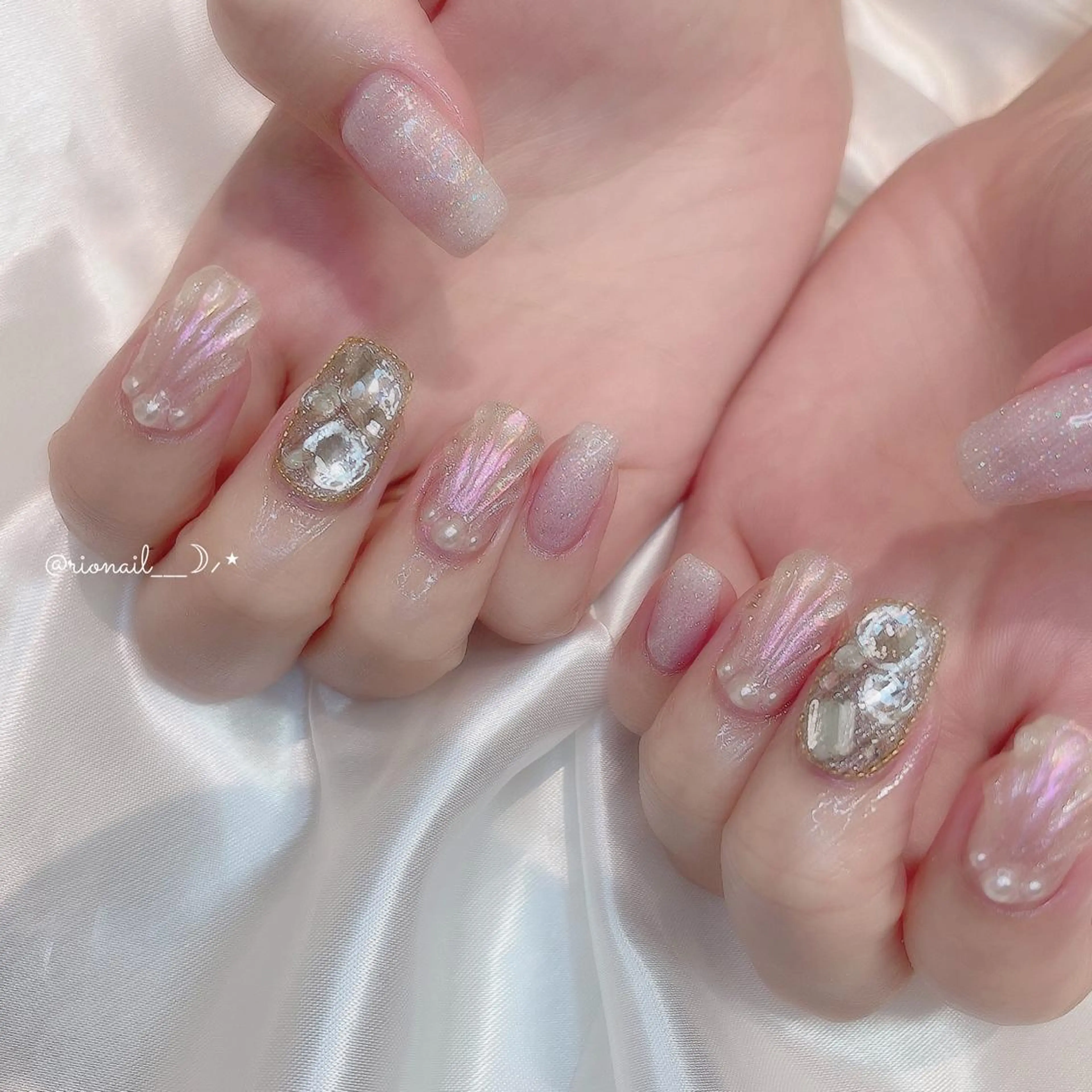 ネイル アートネイル ハンドネイル 𝘙𝘪𝘰𝘯𝘢 ...🕯🤍のネイルデザイン