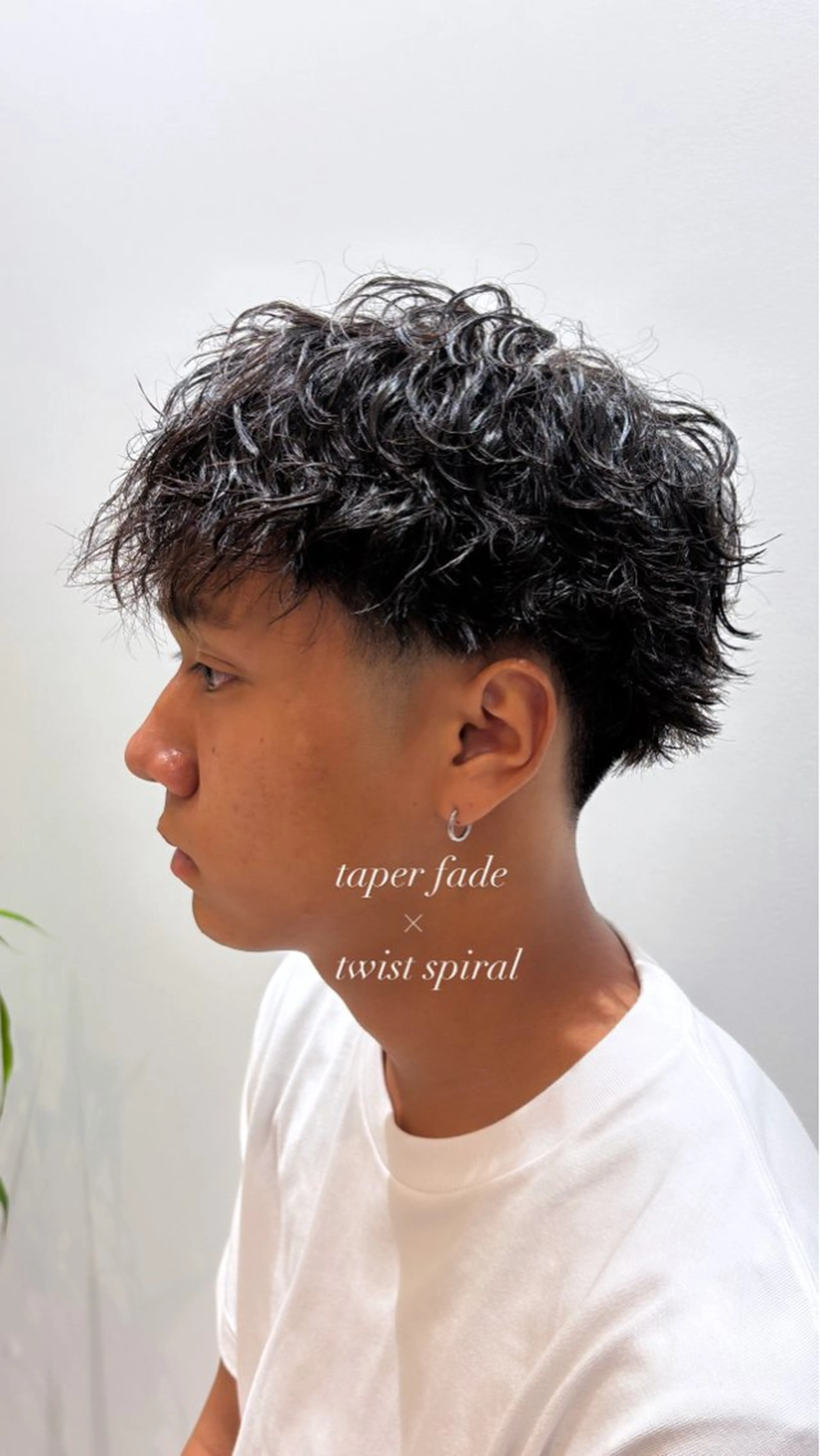 パーマ メンズ フェードカット 山本 拓実のヘアスタイル