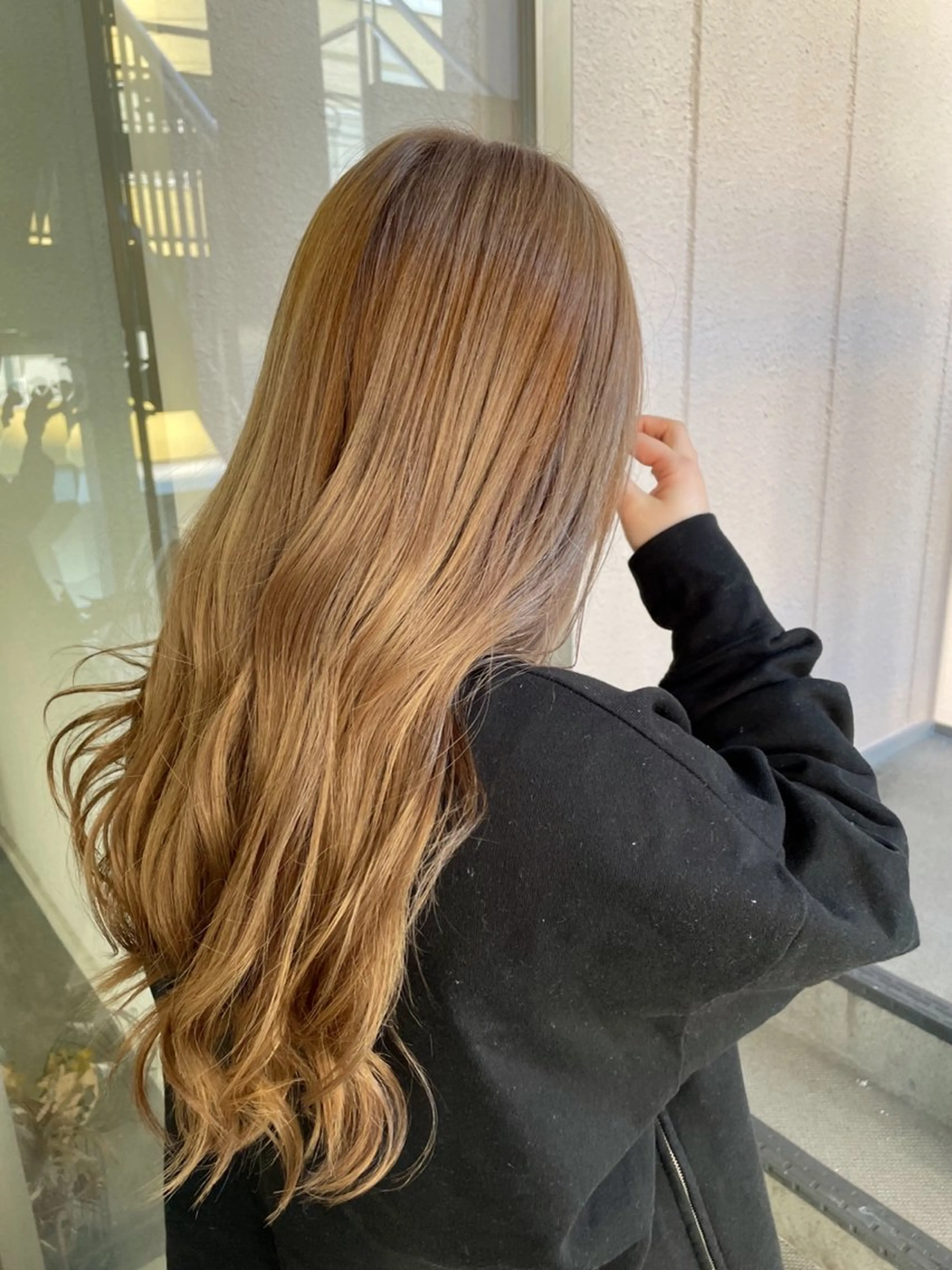 カラー ベージュカラー ブリーチ ミルクティーベージュ 宮原 愛果のヘアスタイル