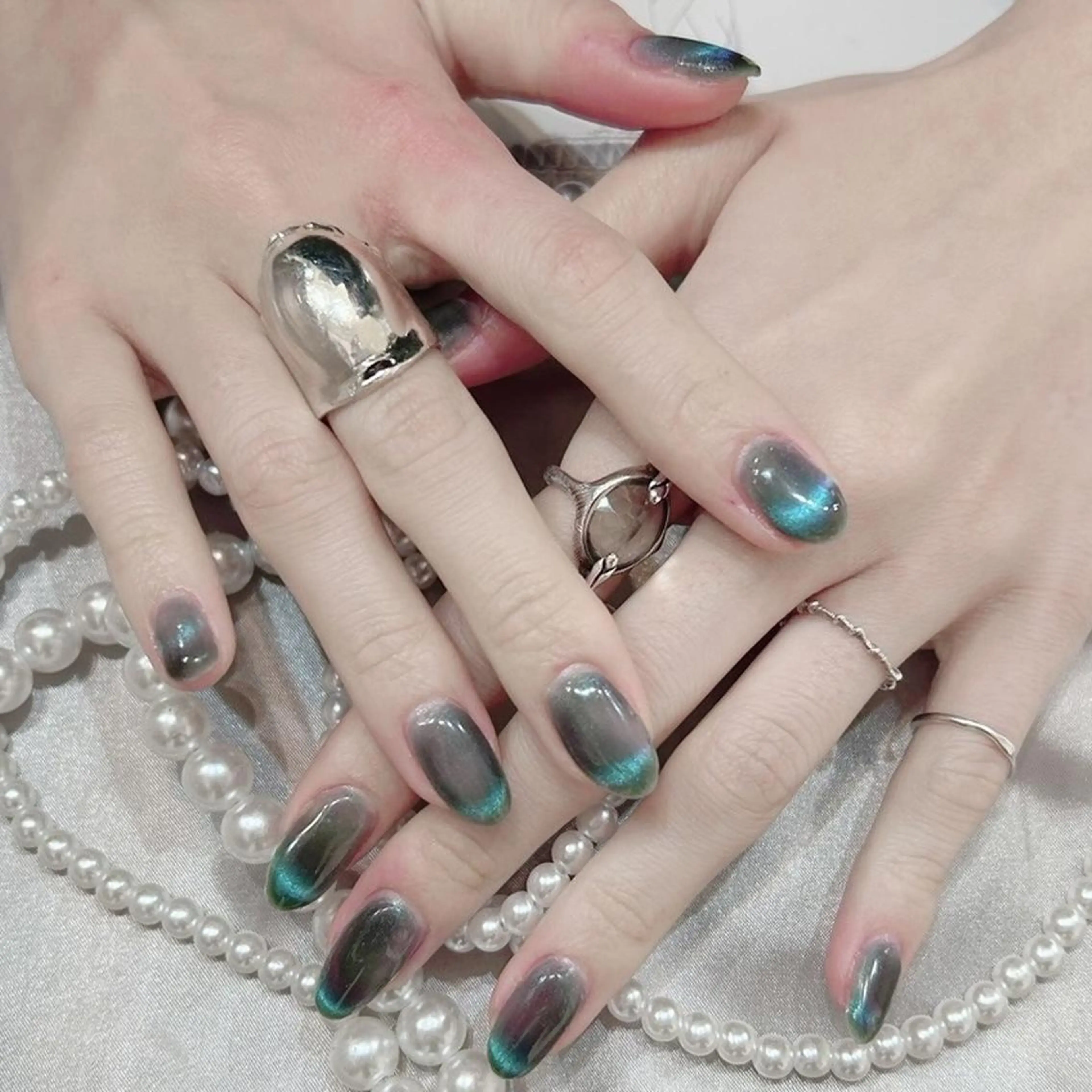 ネイル RAFFINE 月🦋🩵のネイルデザイン