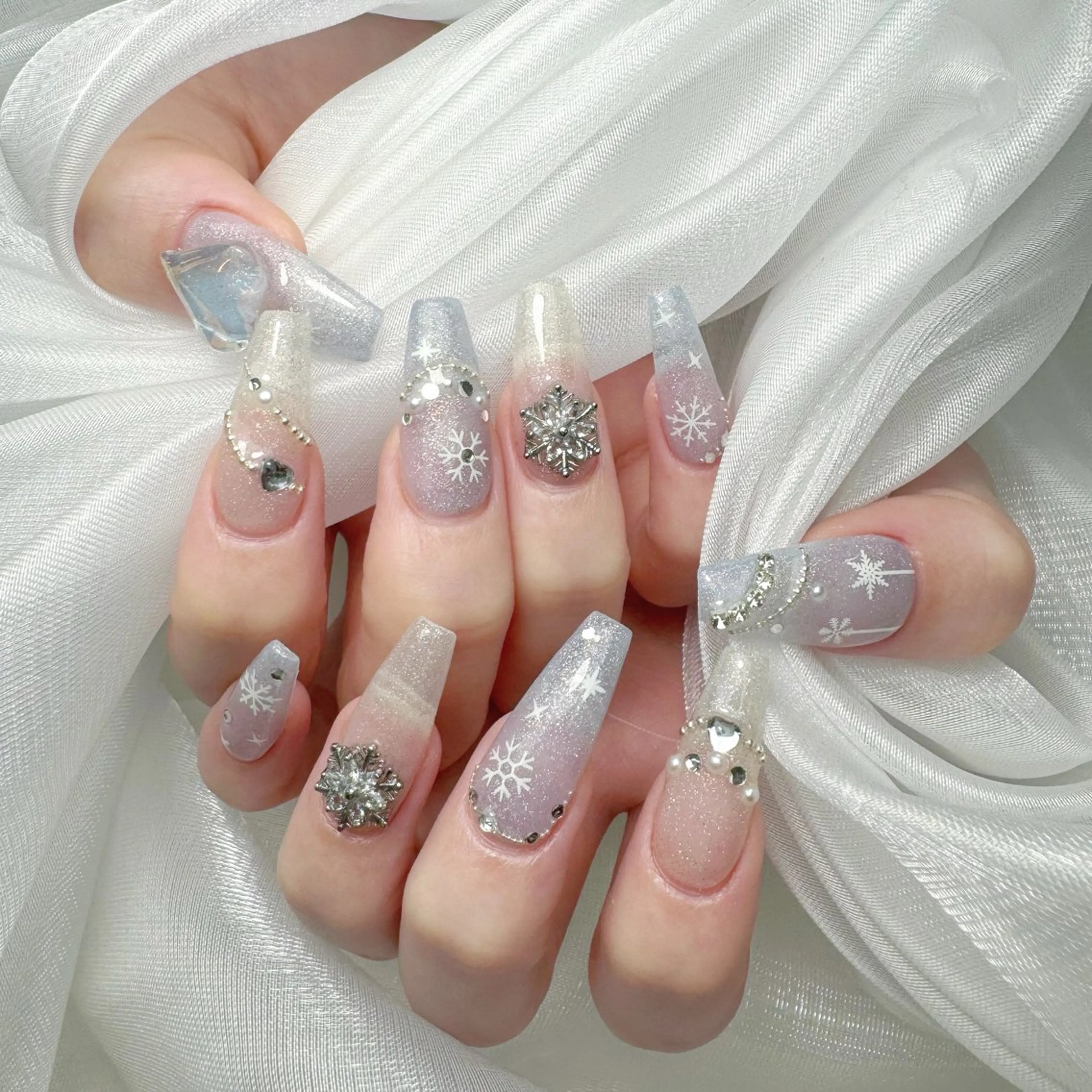 ネイル チークネイル ジェルネイル キラキラネイル 韓国ネイル マグネットネイル ハンドネイル DR Nail 新宿所属・DR 💅のネイルデザイン