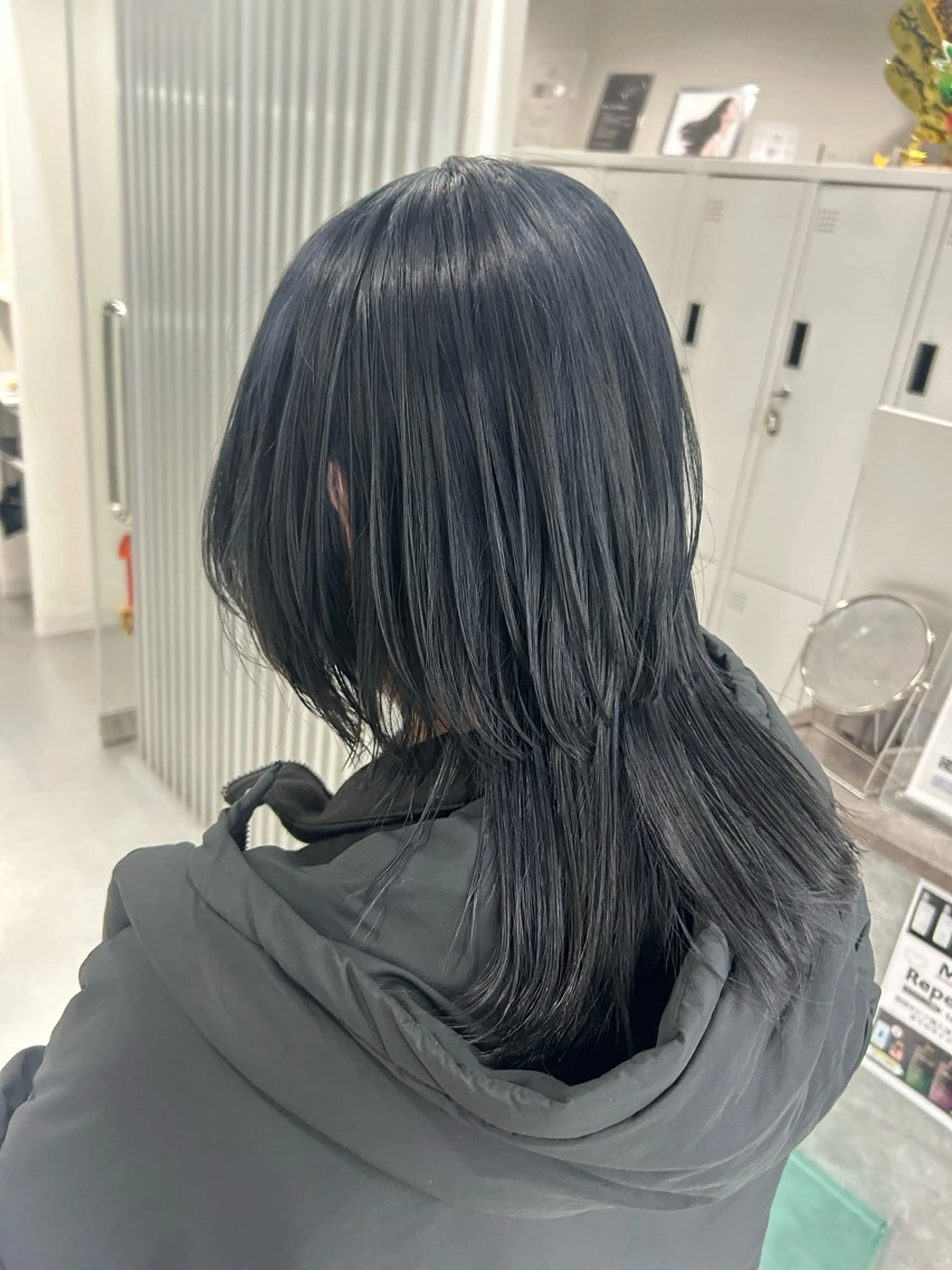 ミディアム カット ヘアカラー あやめ🪽 オリーブ/ハイトーンのヘアスタイル