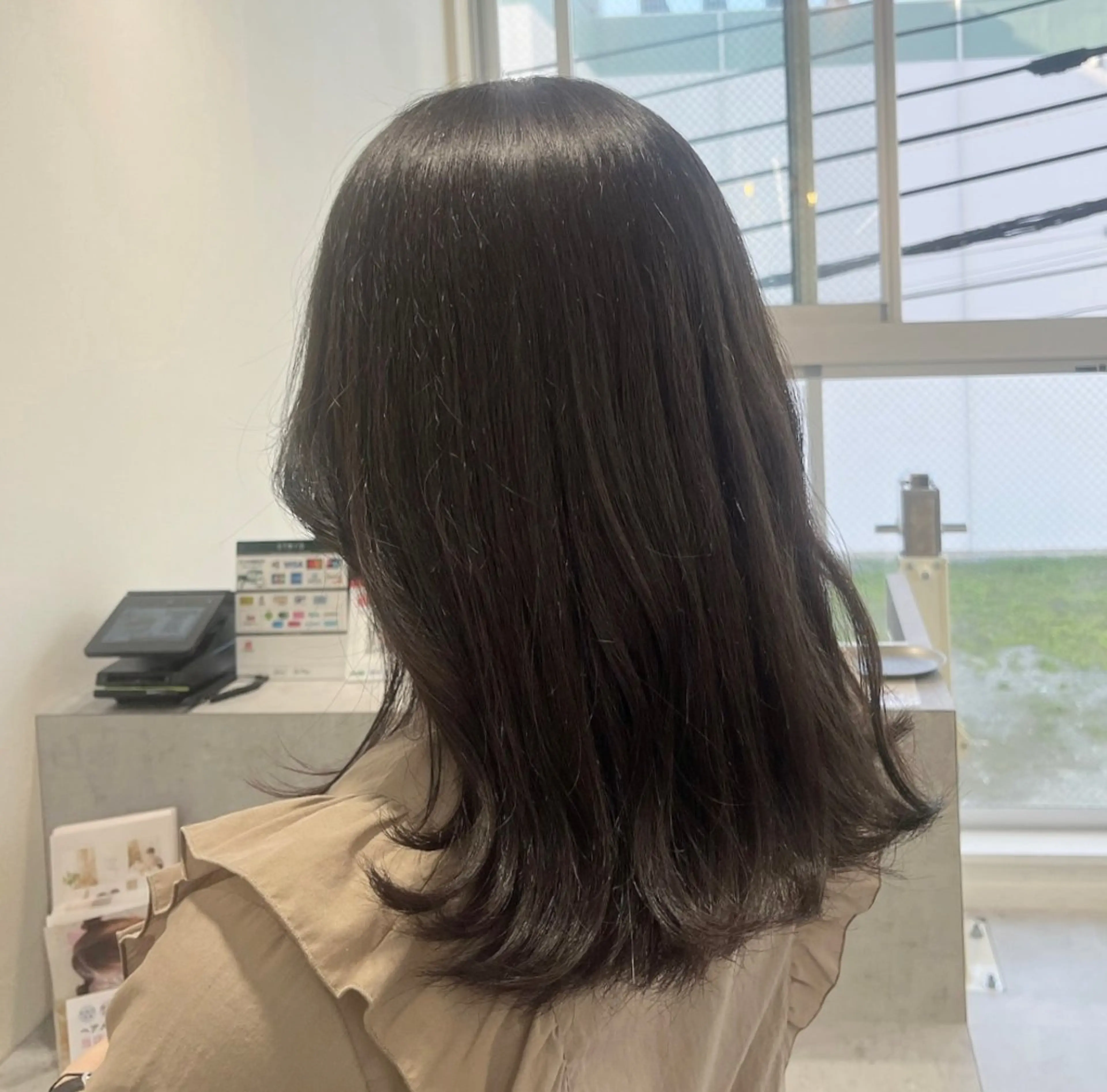 ミディアム ユイナ 🕊NaVI ベージュ/透明感のヘアスタイル