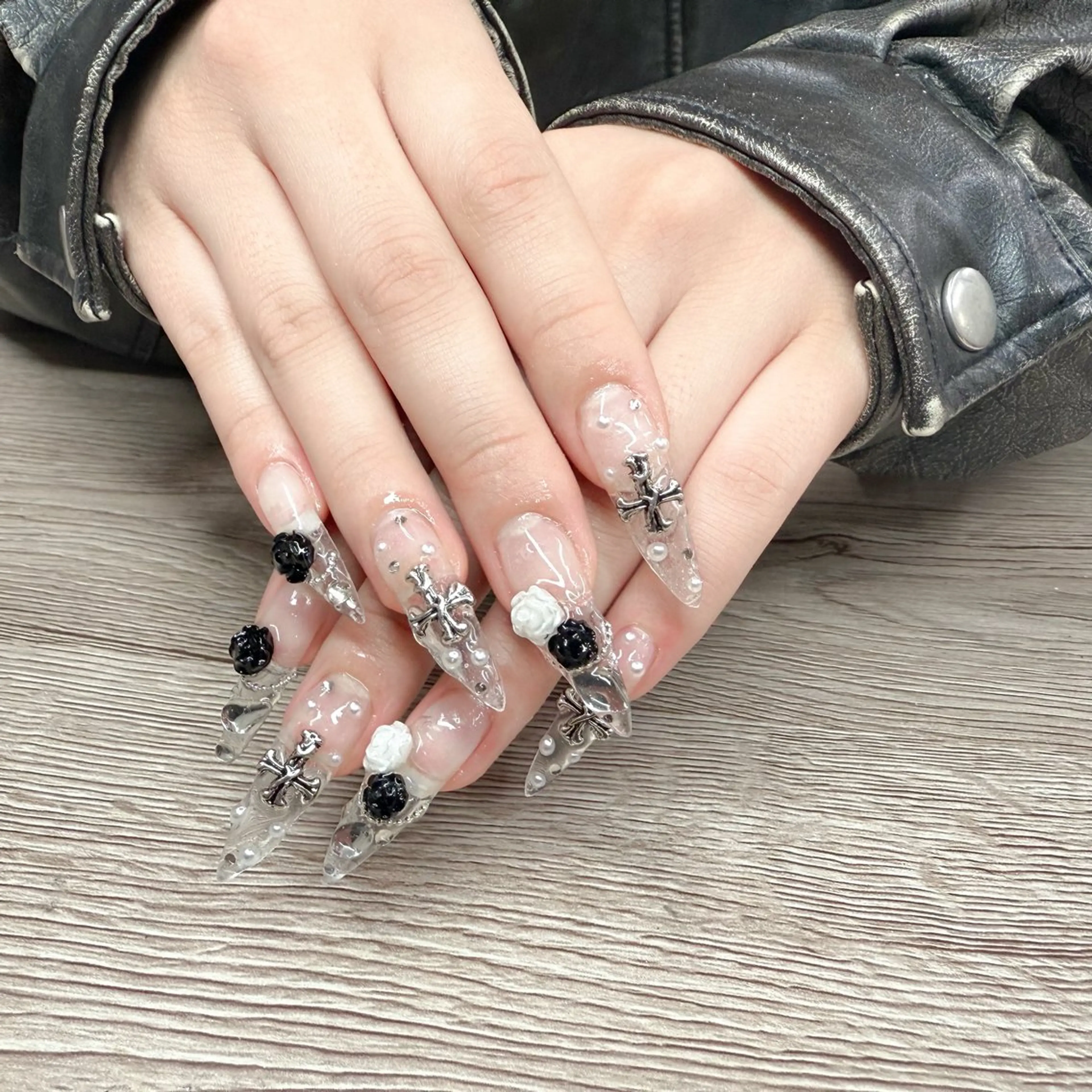 ネイル クリアネイル ハンドネイル 松山 碧のエステ・リラクイメージ