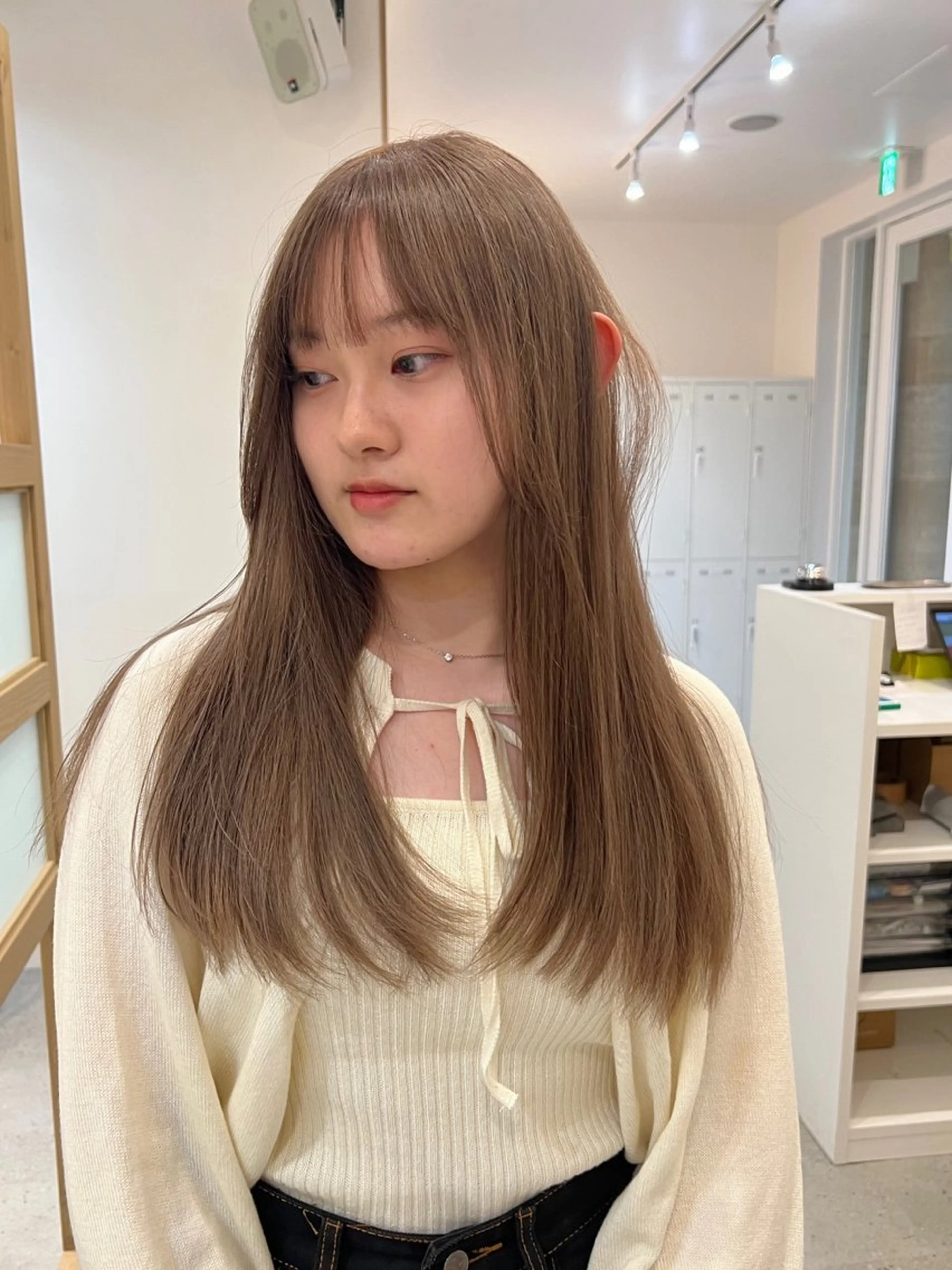 ロング カラー バレイヤージュ ベージュカラー ブリーチ ケアブリーチ ダブルカラー Via officialのヘアスタイル