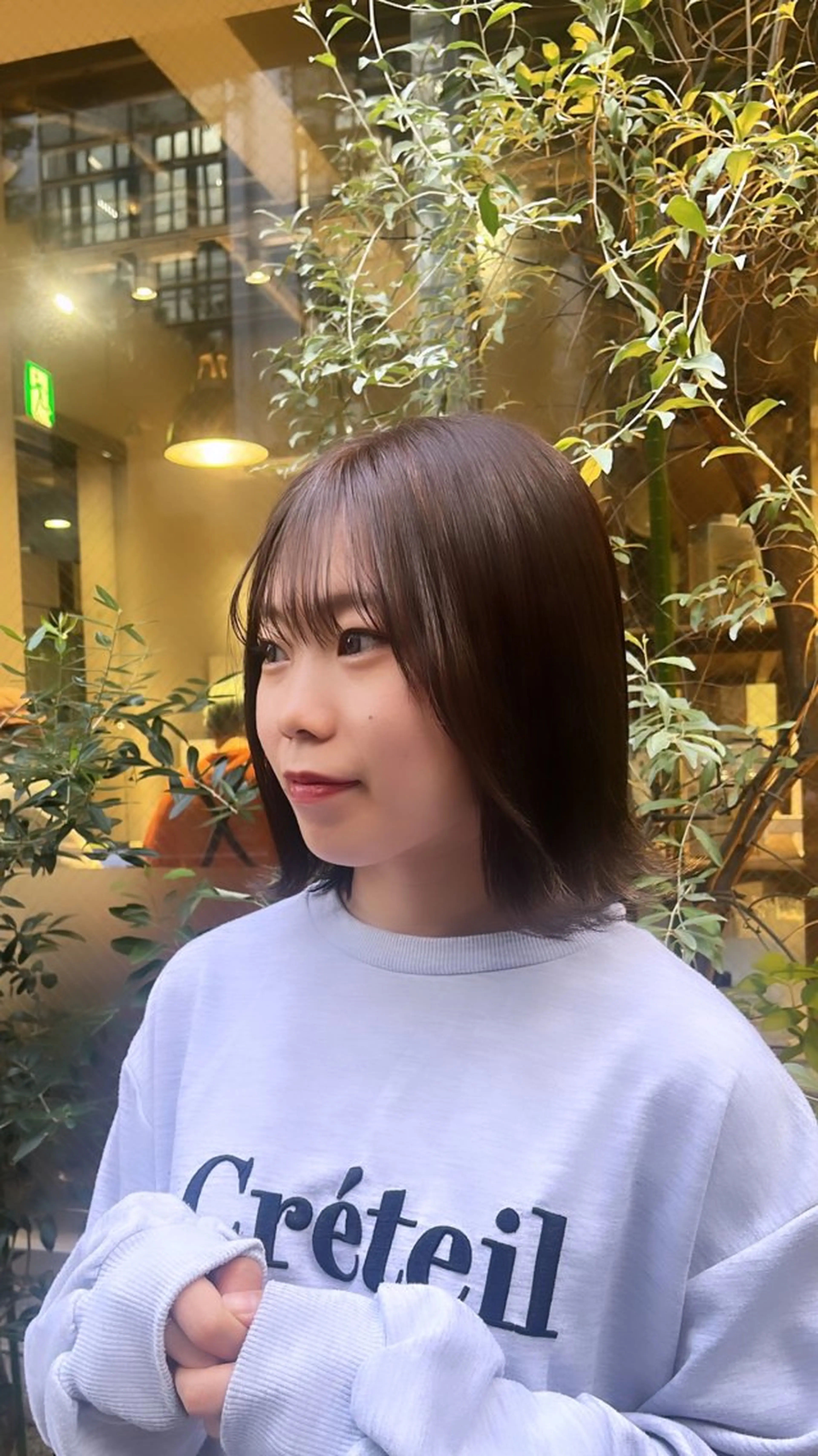 ミディアム カット まみ/暖色カラー /デザインカラーのヘアスタイル