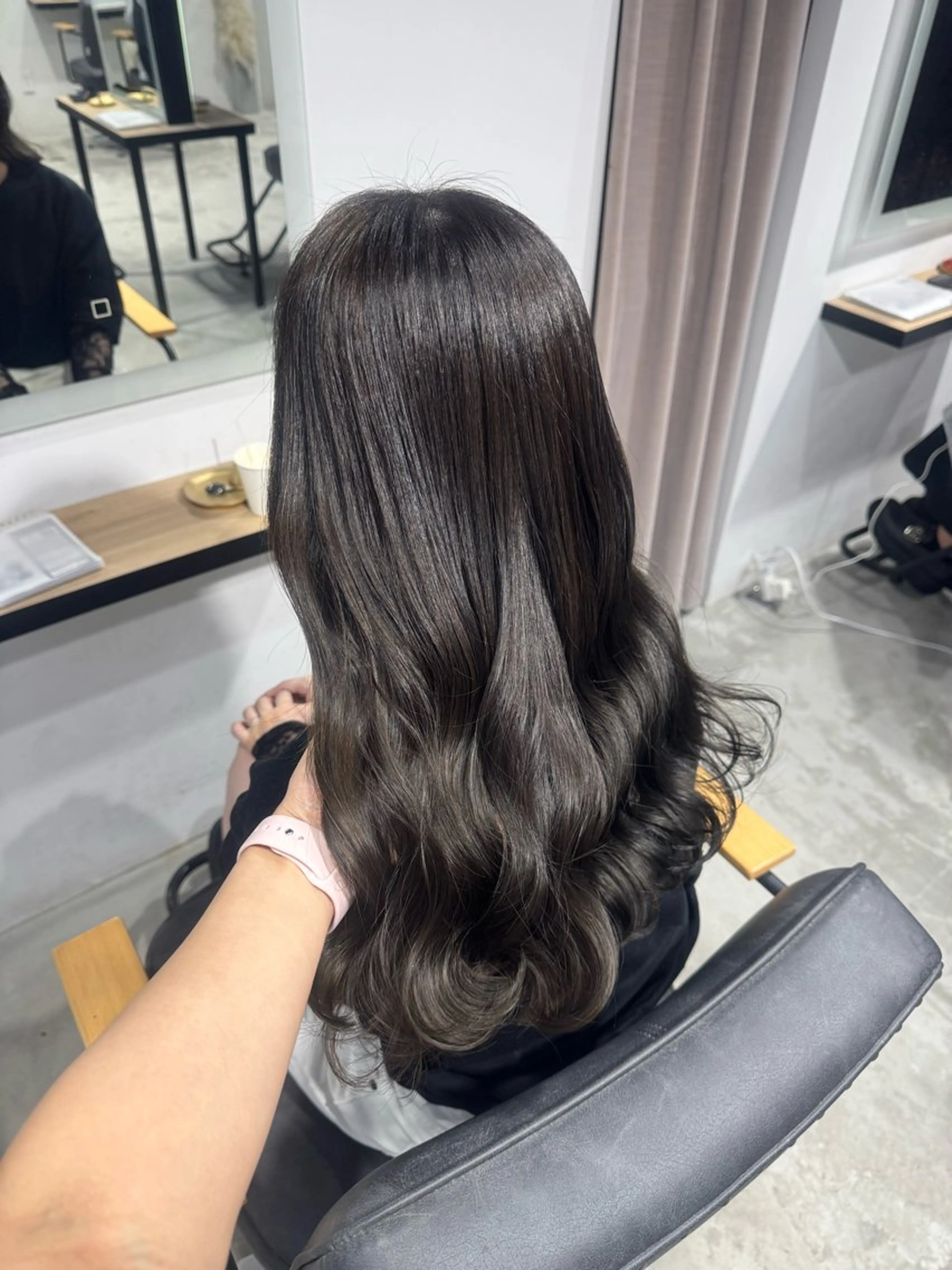 ロング アッシュ アッシュブラウン カット ヘアカラー トリートメント ALLYS 渋谷店所属・最高級の艶のある カラーmei🎨のヘアスタイル
