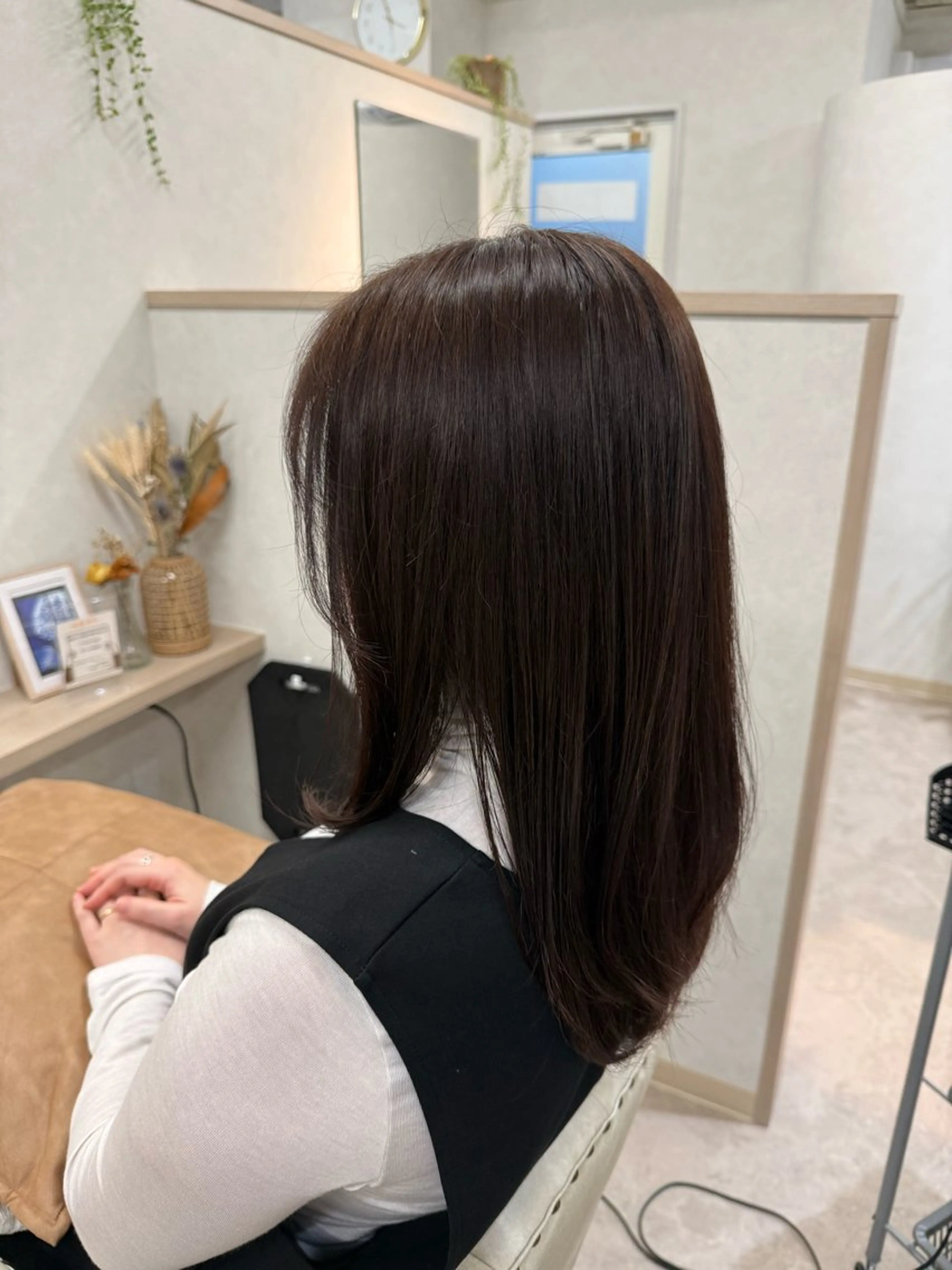 セミロング カラー 炭屋 波音のヘアスタイル