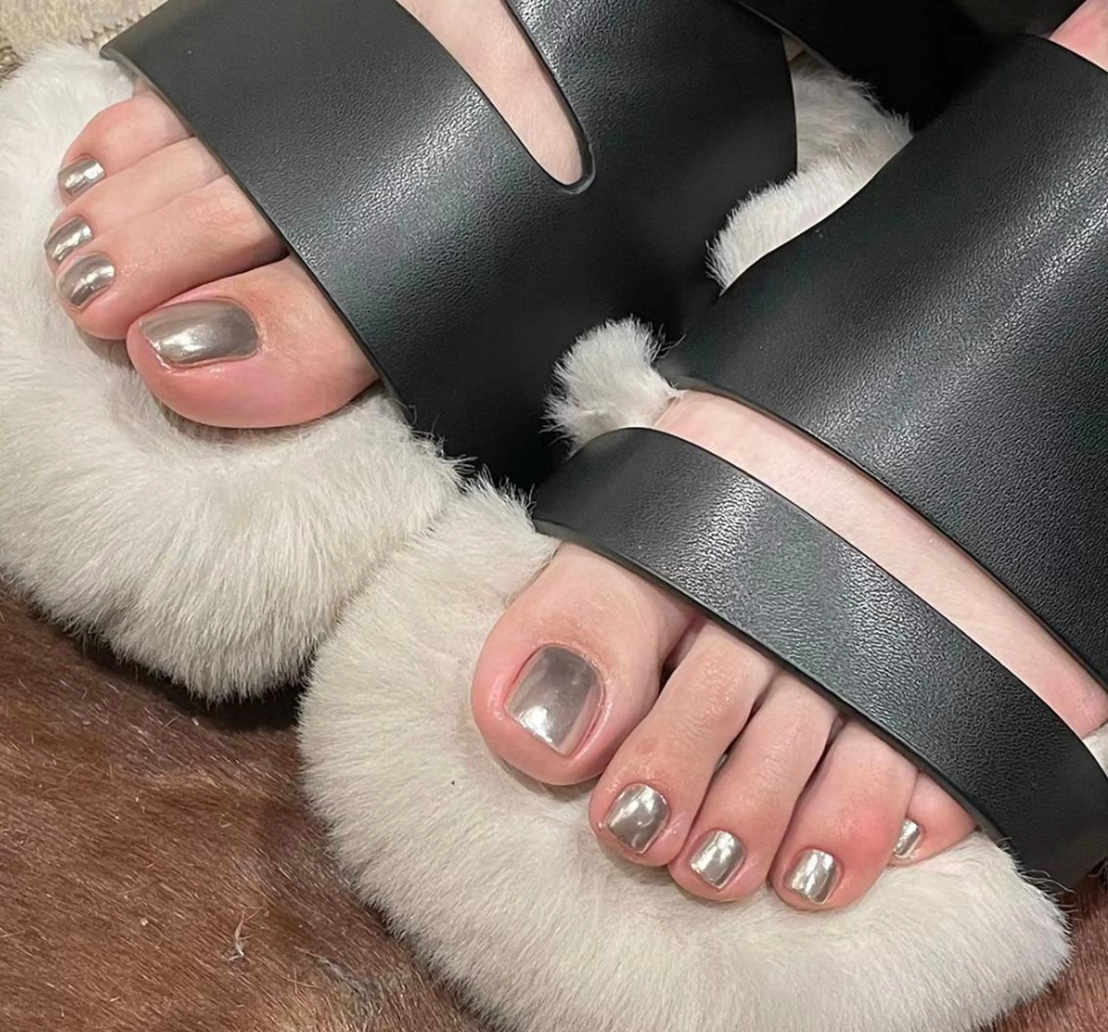 ネイル ミラーネイル ishiro 🍂のネイルデザイン