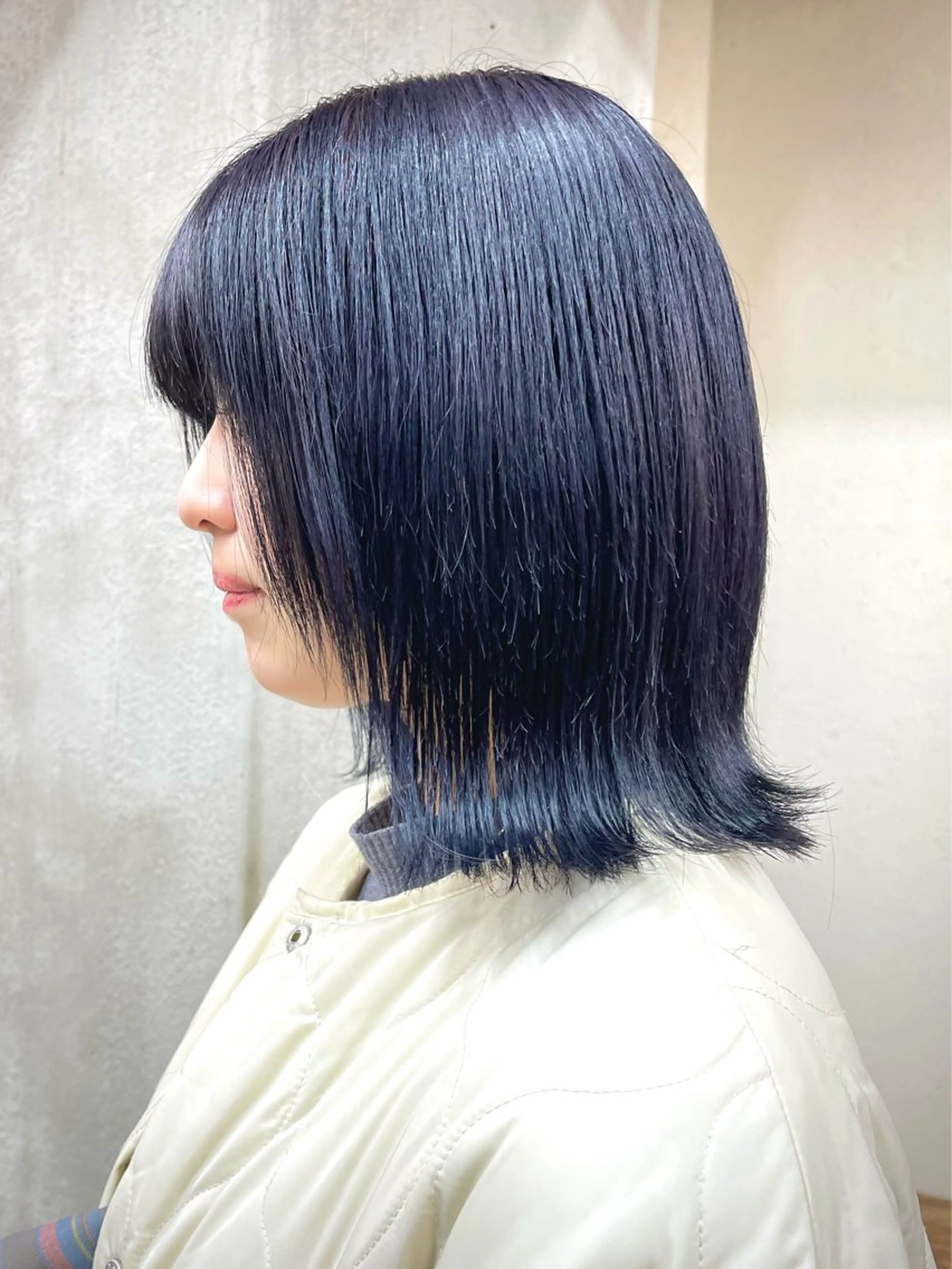 ミディアム カラー 黒髪 ブリーチ ブルーカラー ブルーブラック ケアブリーチ 安部佑哉/ハイトーン /レイヤー/グランジのヘアスタイル