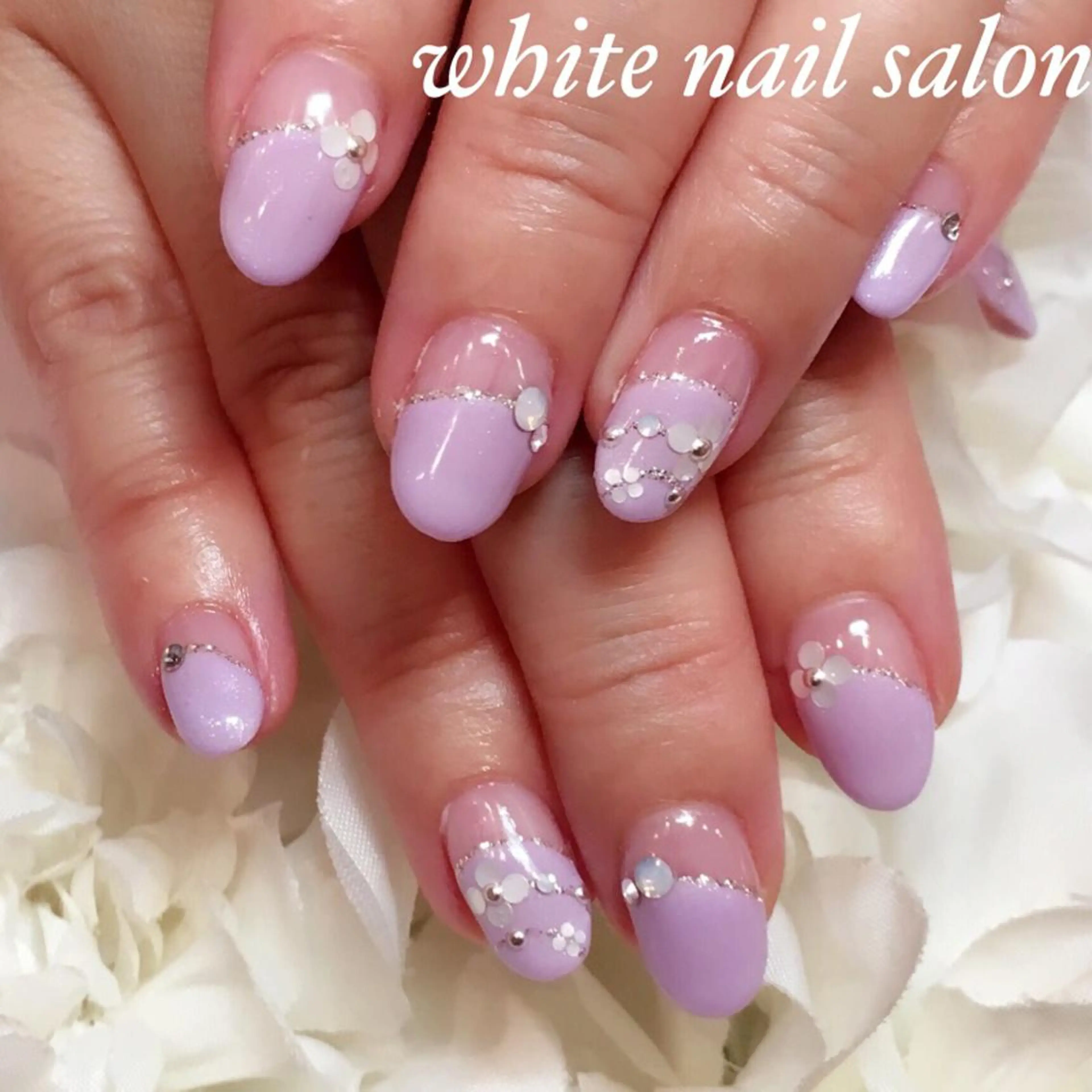 ネイル ジェルネイル ホログラムネイル パープル シルバー シンプルネイル ハンドネイル white nail salonのネイルデザイン