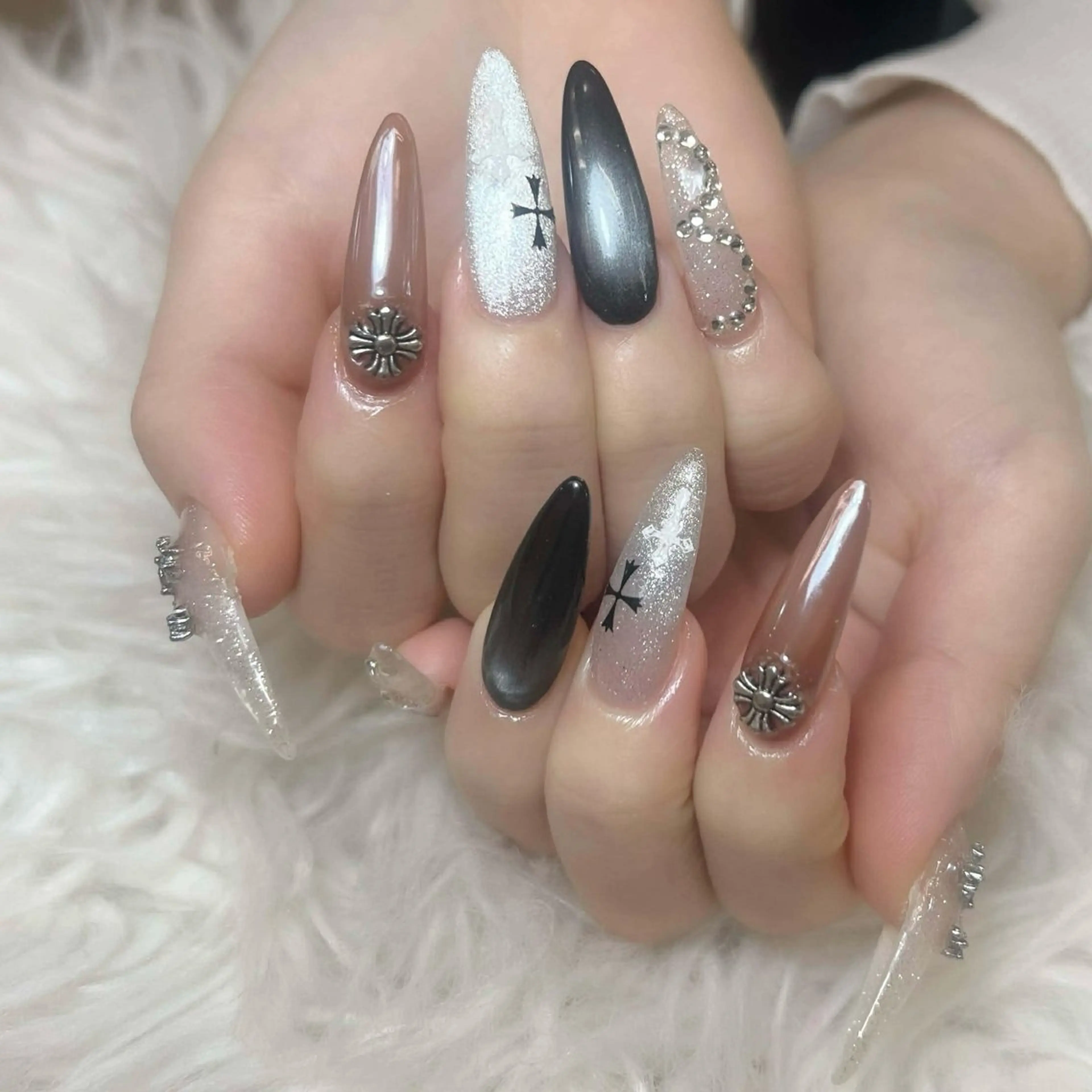 ネイル ハンドネイル ミン ゴテゴテネイルのネイルデザイン